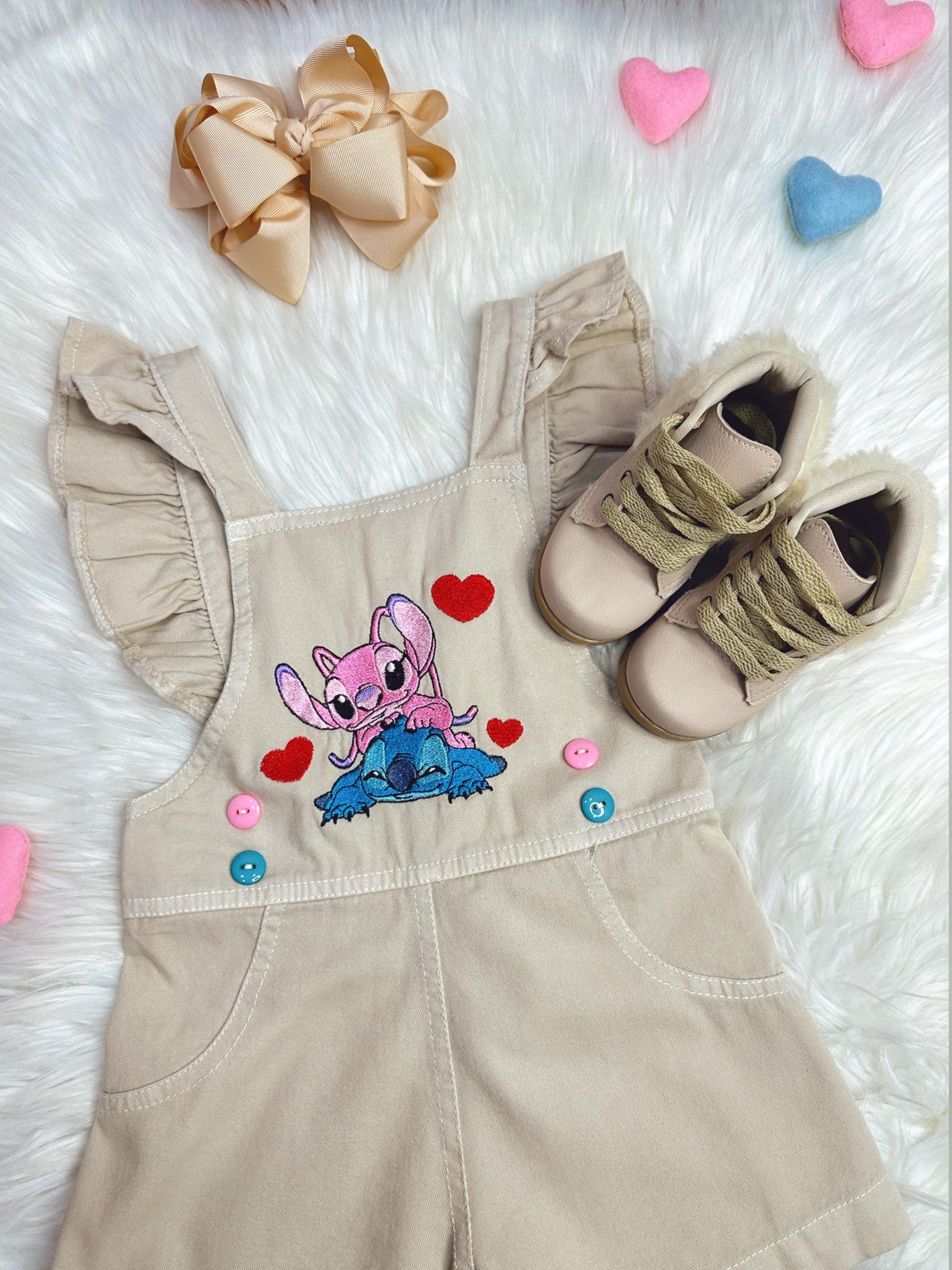 Macaquinho Jardineira Infantil Bege Lilo e Stitch Super Luxo