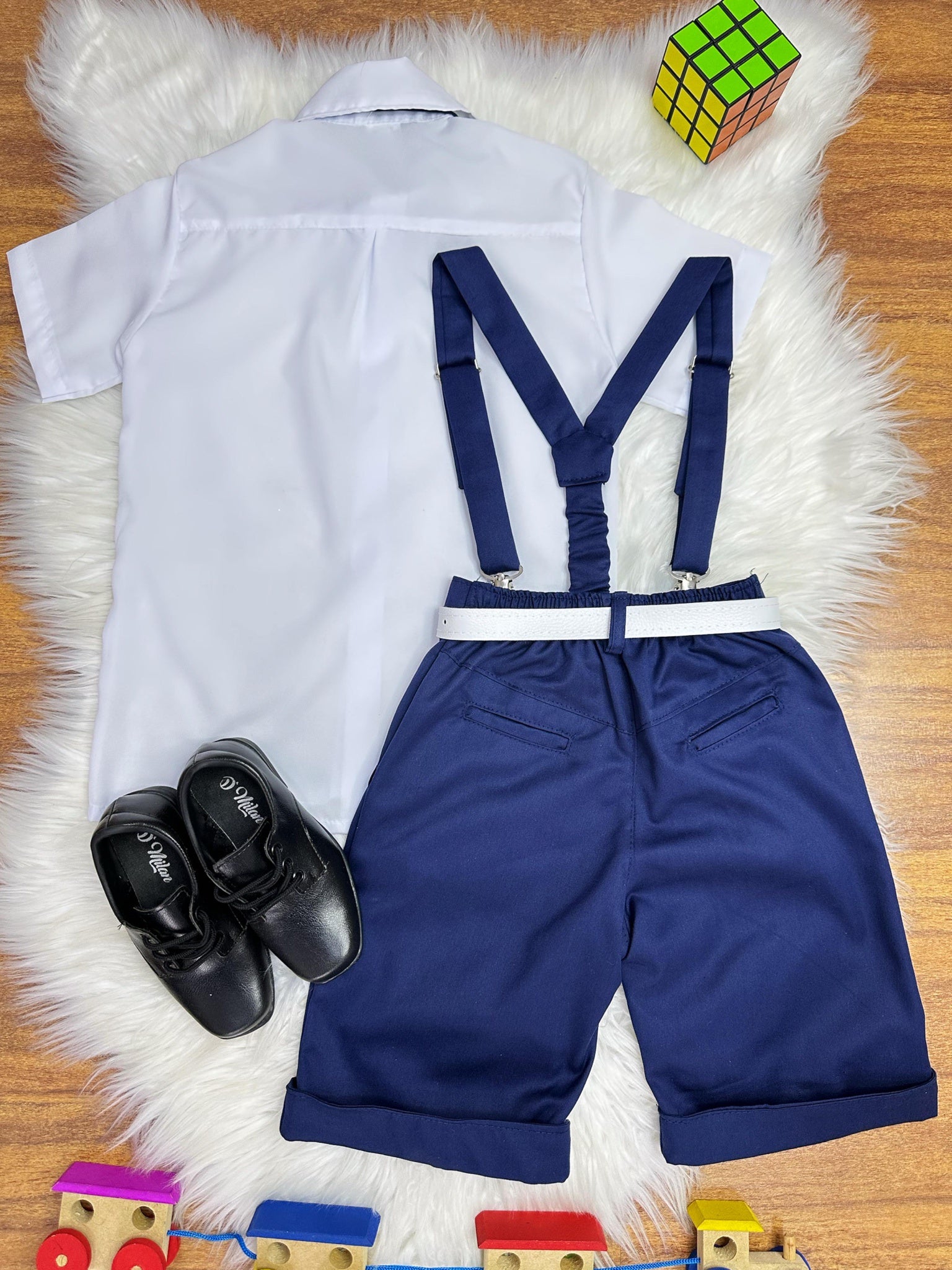 Conjunto Social Camisa Branca e Short Susp. Gravata Azul Marinho