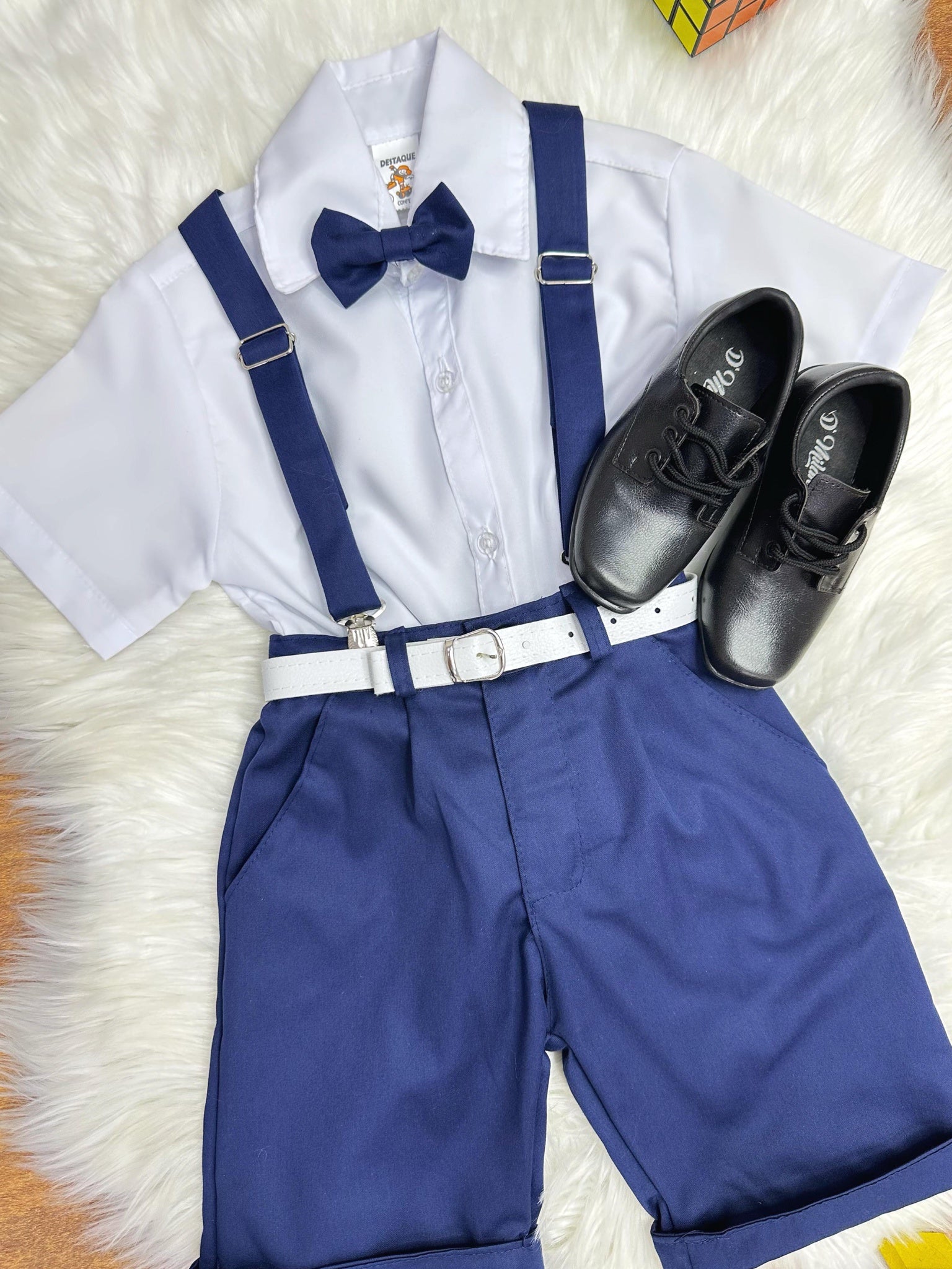 Conjunto Social Camisa Branca e Short Susp. Gravata Azul Marinho