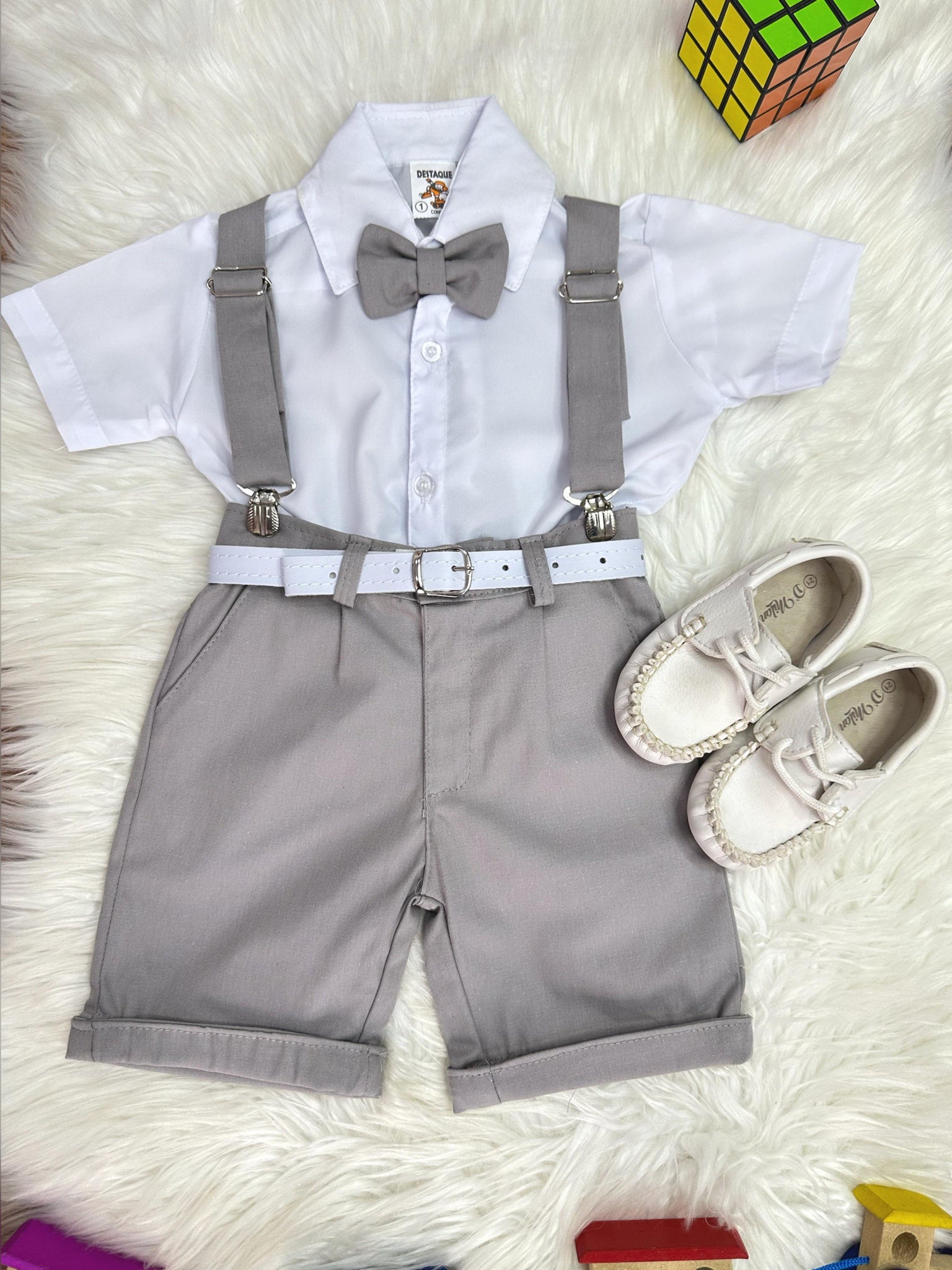 Conjunto Social Camisa Branca e Short Susp. Gravata Cinza