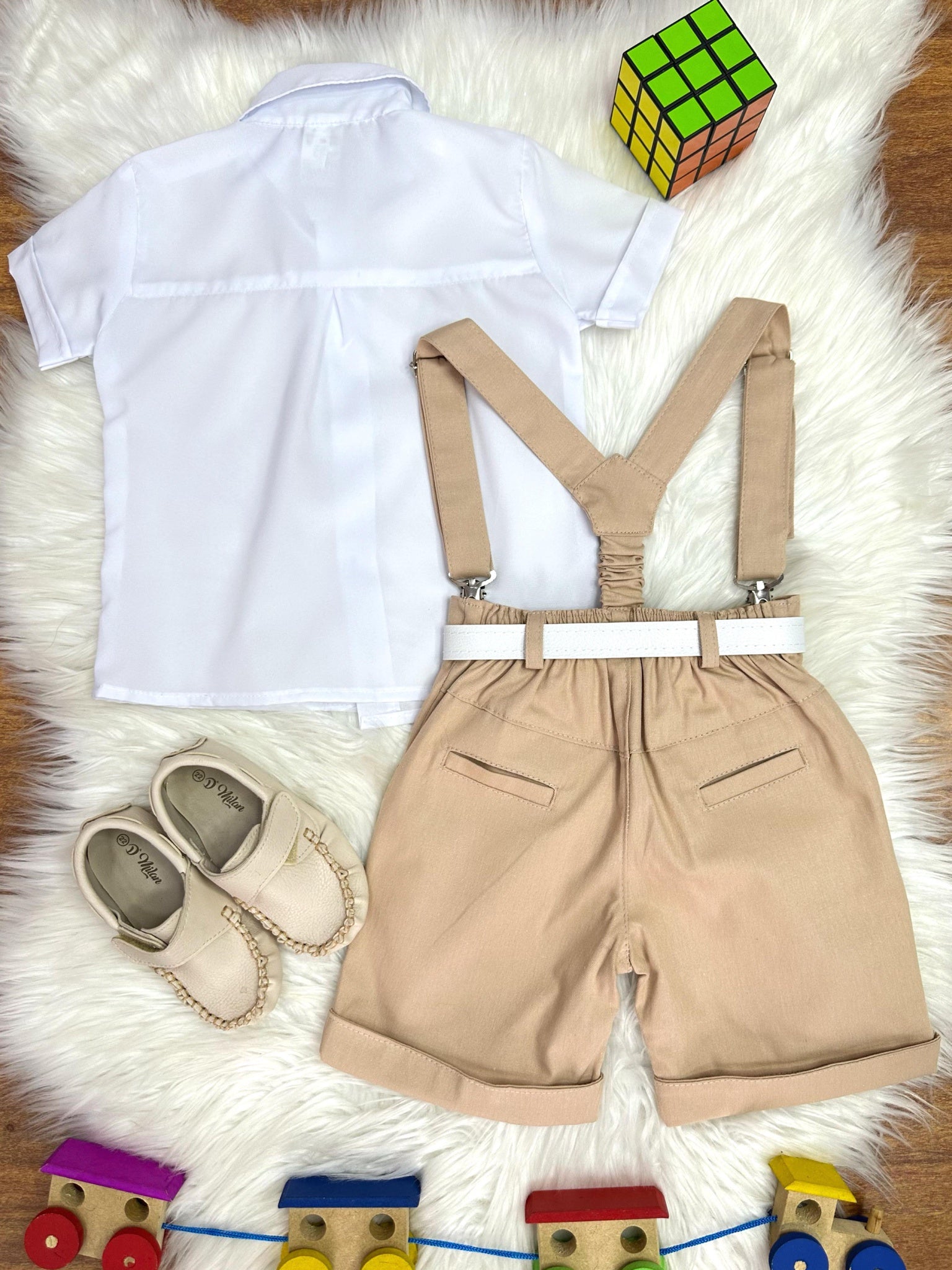 Conjunto Social Camisa Branca e Short Susp. Gravata Caqui