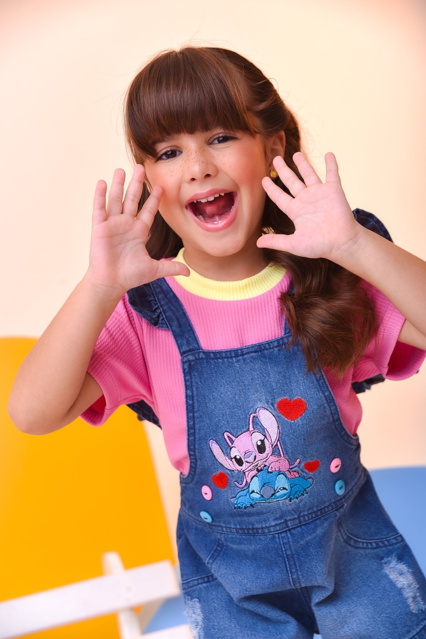 Macaquinho Jardineira Infantil Jeans Lilo e Stitch Luxo