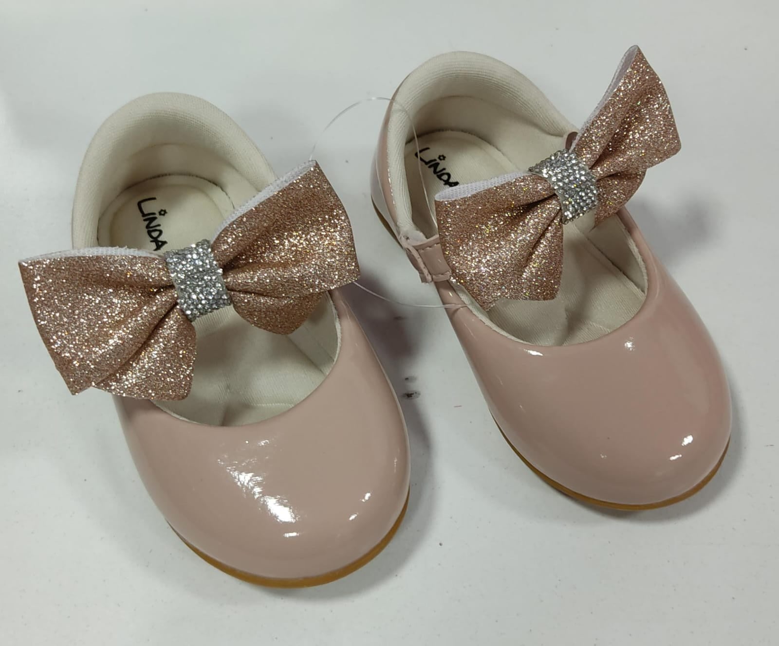 Sapatinho Nude Verniz Com Lacinho e Strass Batizado