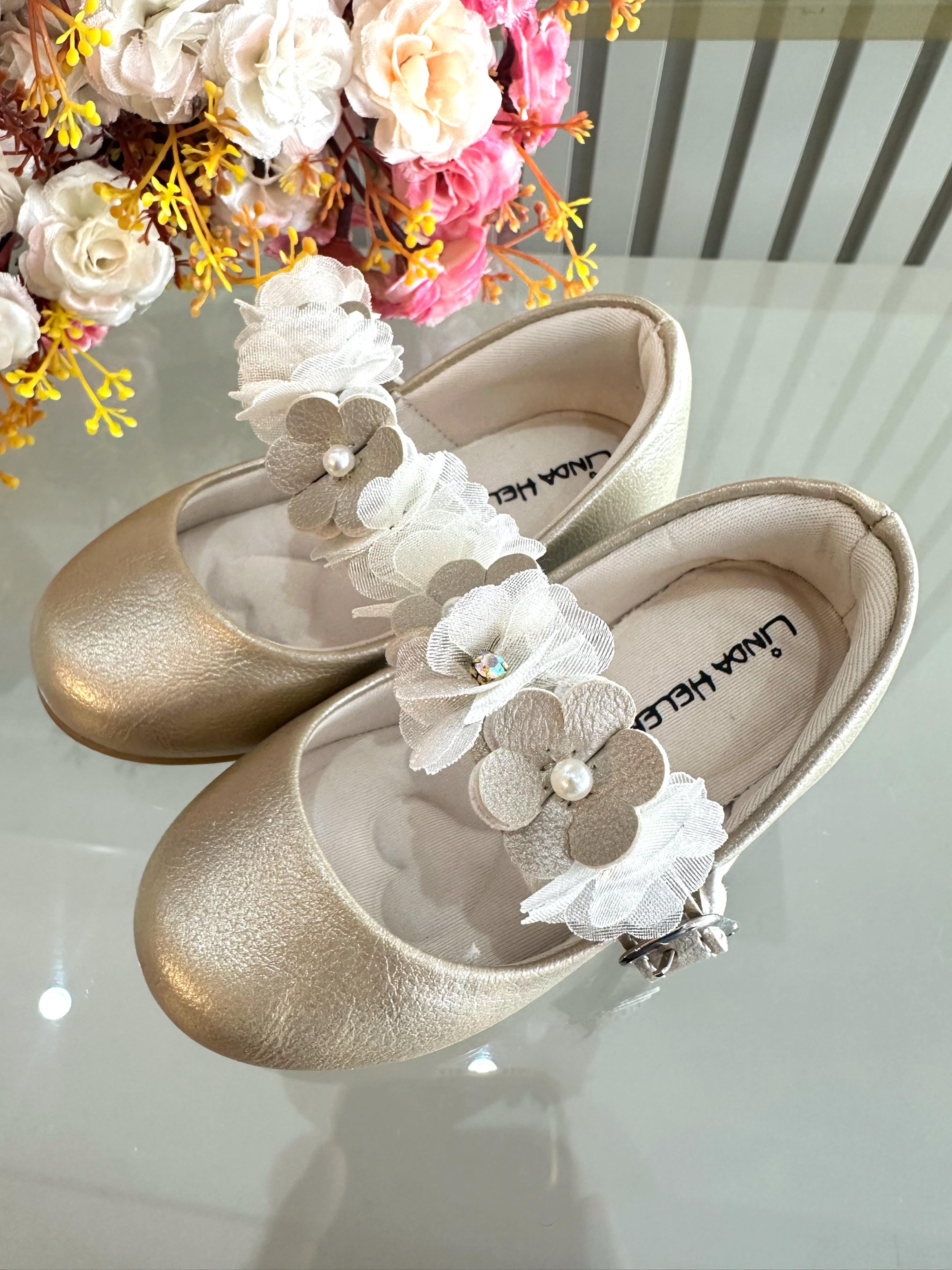 Sapatinho Infantil Ouro Fosco Com Aplique de Flores Luxo