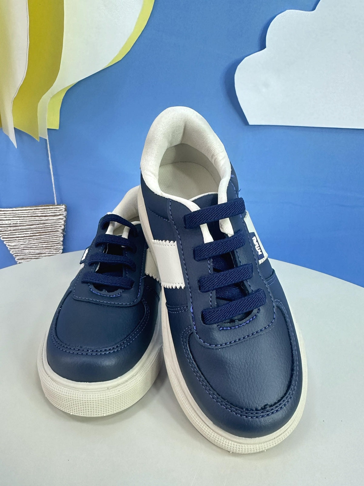Sapatênis Azul Marinho e Bege Com Cadarço Casual