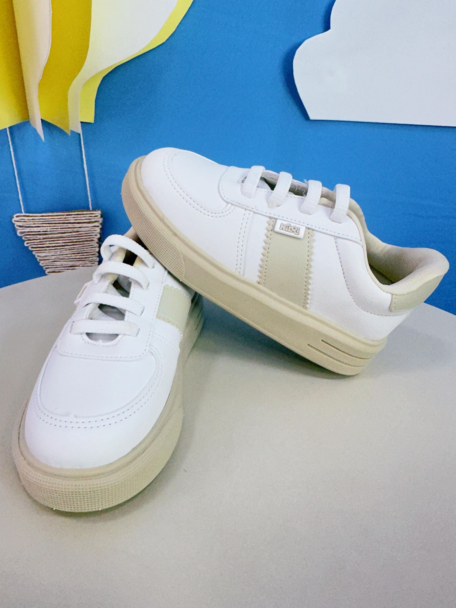 Sapatênis Branco e Bege Com Cadarço Elástico Ajustavel