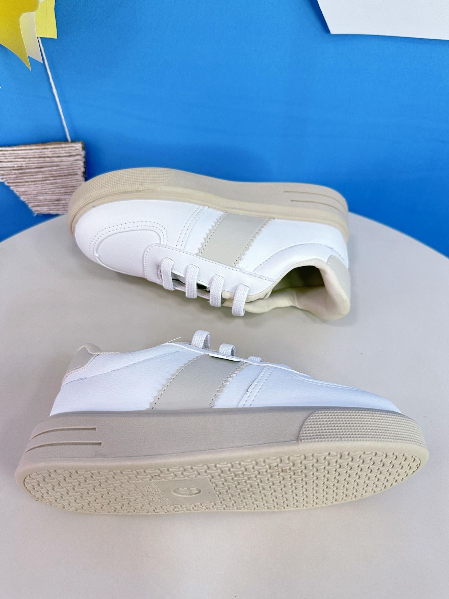 Sapatênis Branco e Bege Com Cadarço Elástico Ajustavel