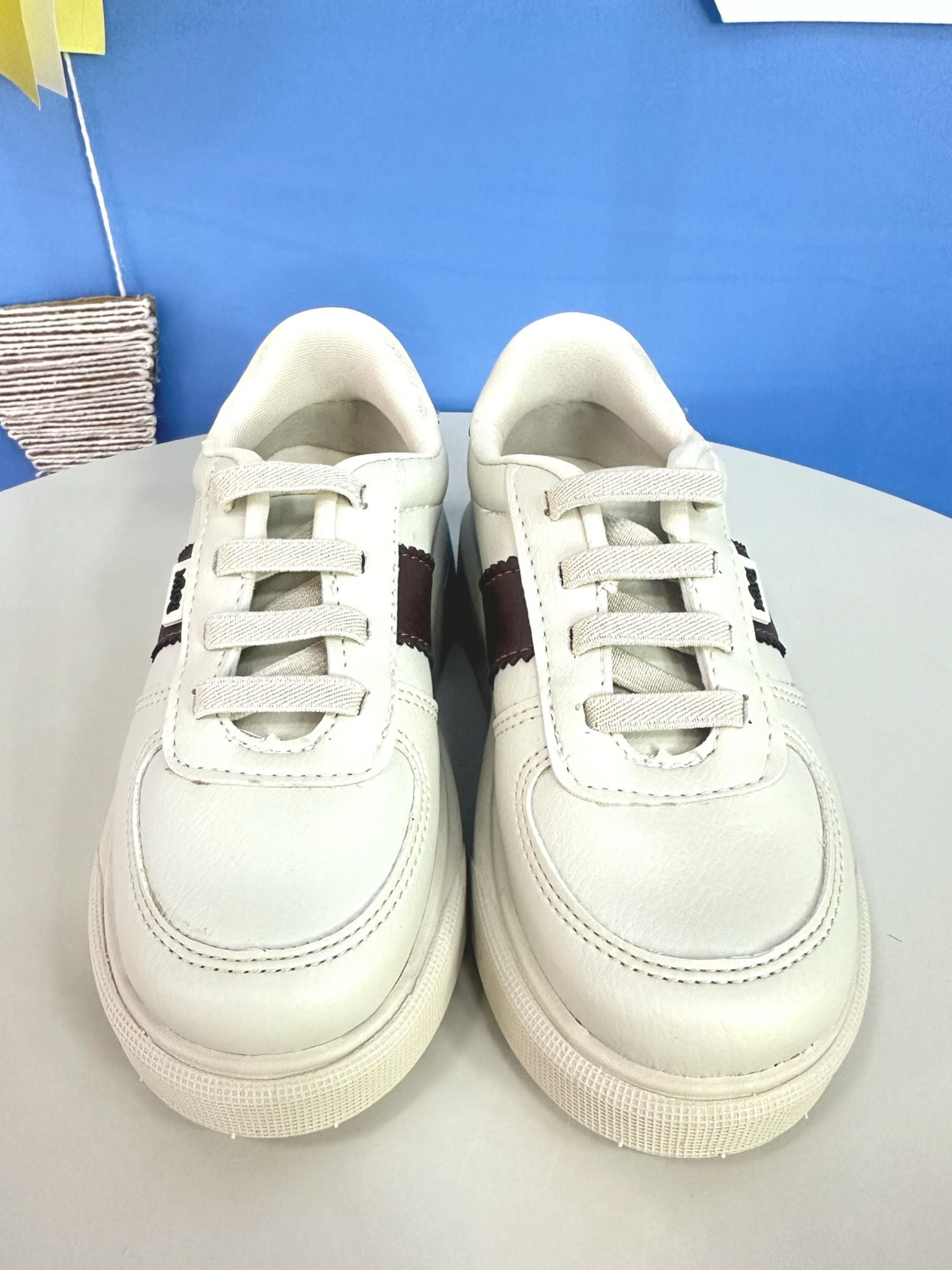 Sapatênis Off White e Marrom Com Cadarço Casual