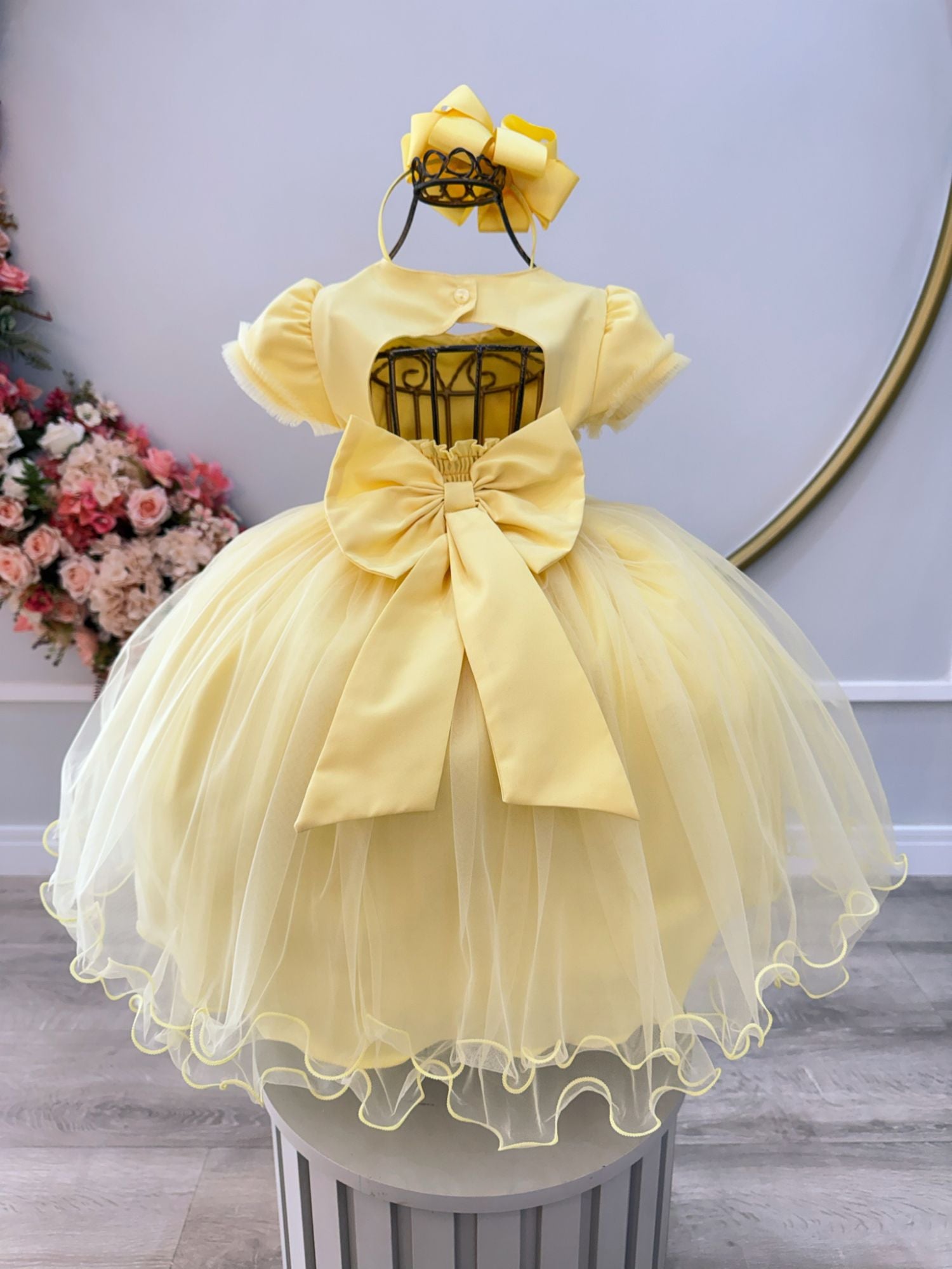 Vestido Infantil Amarelo C/ Apliques de Flores e Renda Luxo