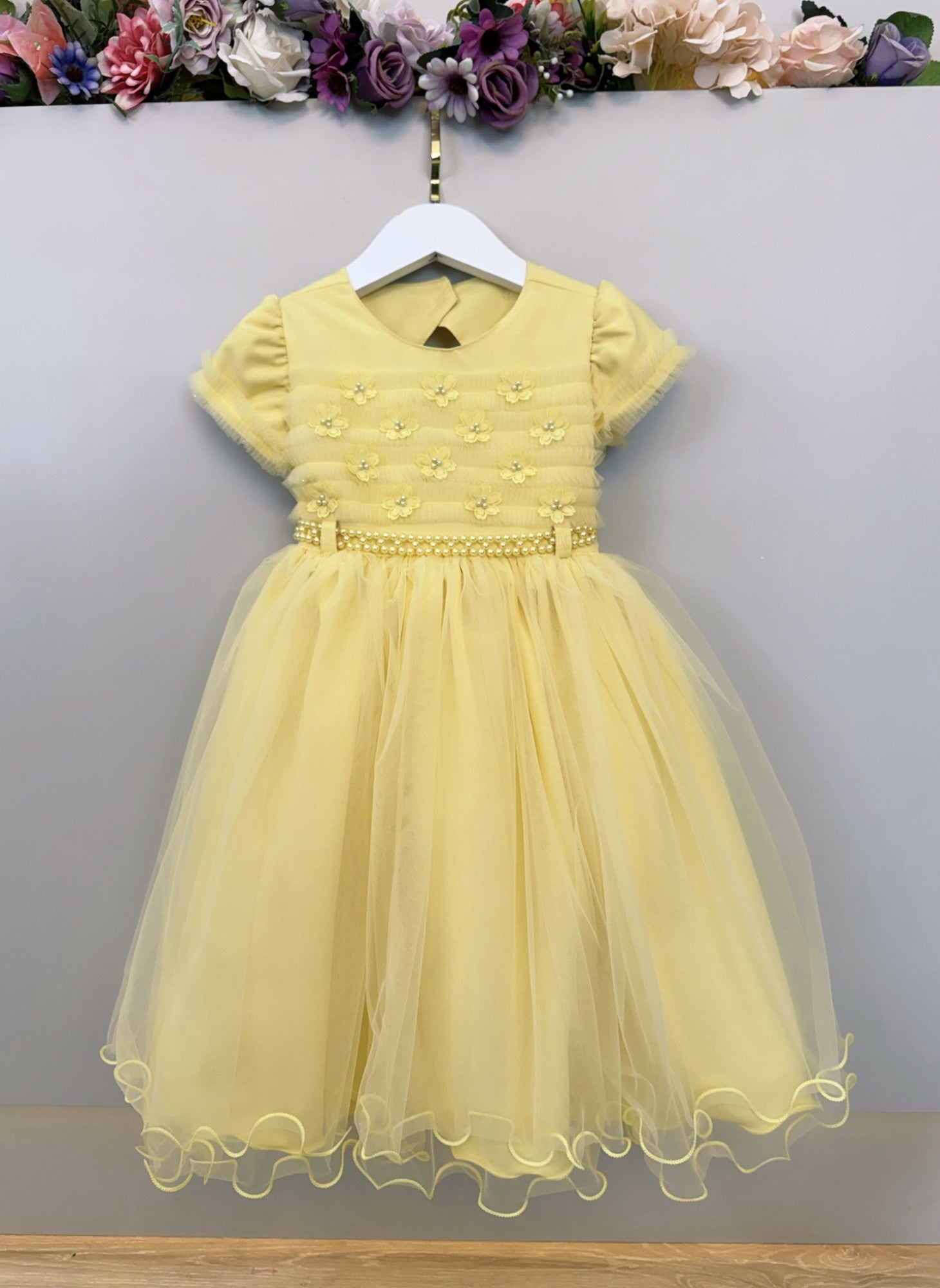 Vestido Infantil Amarelo C/ Apliques de Flores e Renda Luxo
