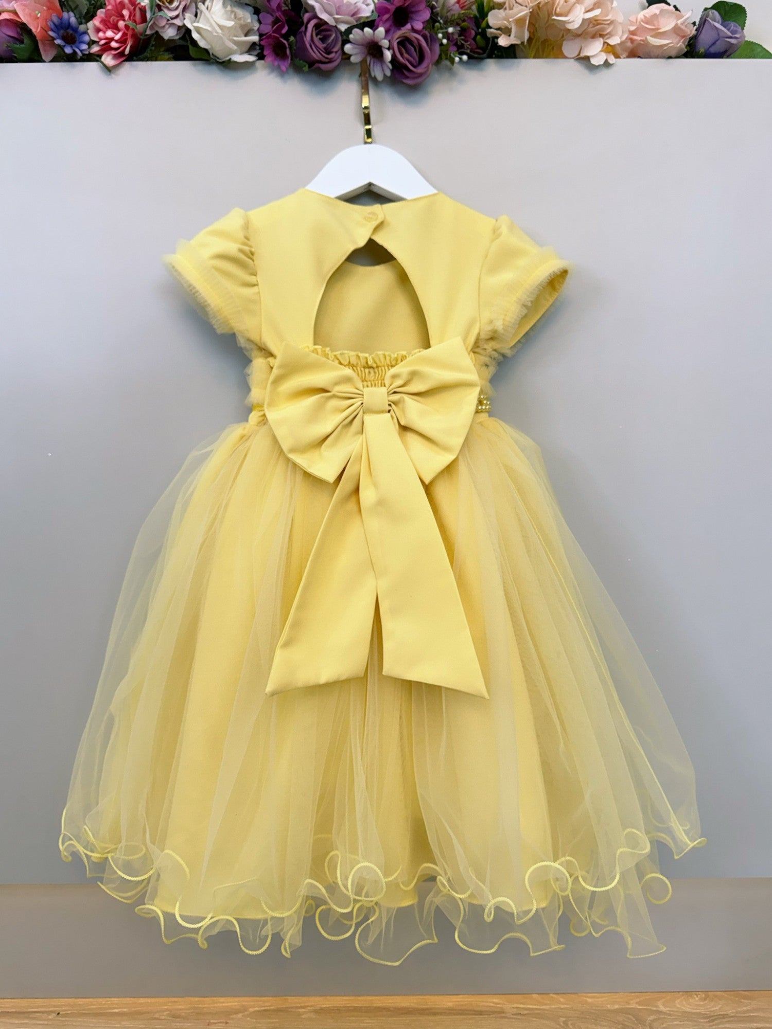 Vestido Infantil Amarelo C/ Apliques de Flores e Renda Luxo
