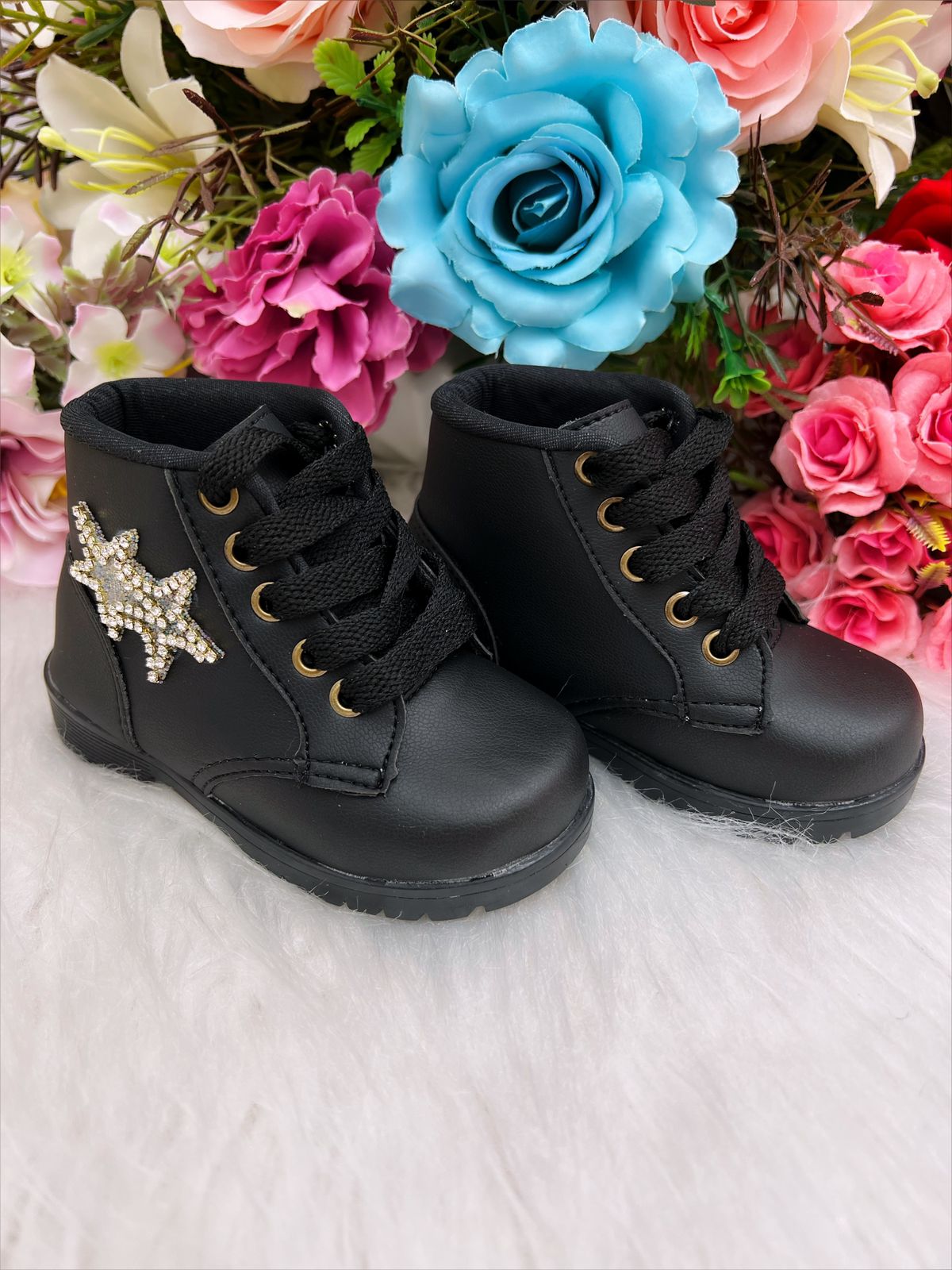 Coturno Infantil Preto Com Estrela e Brilho e Cadarço