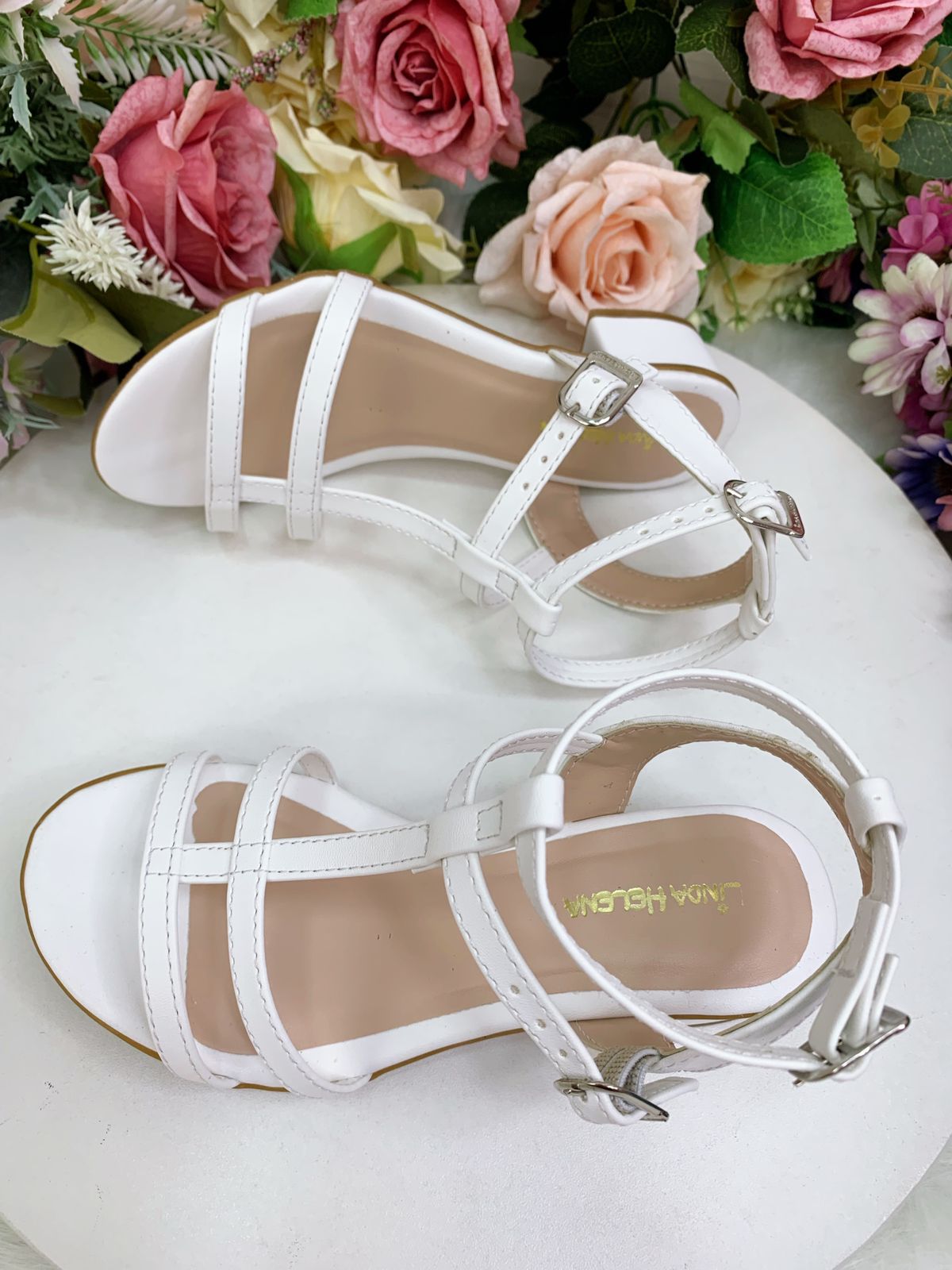 Sandália Infantil de Tiras Trançadas Branco Com Salto