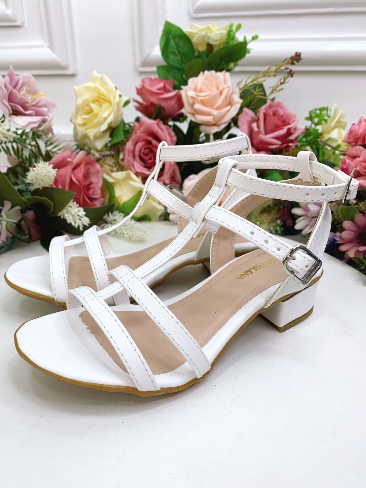 Sandália Infantil de Tiras Trançadas Branco Com Salto