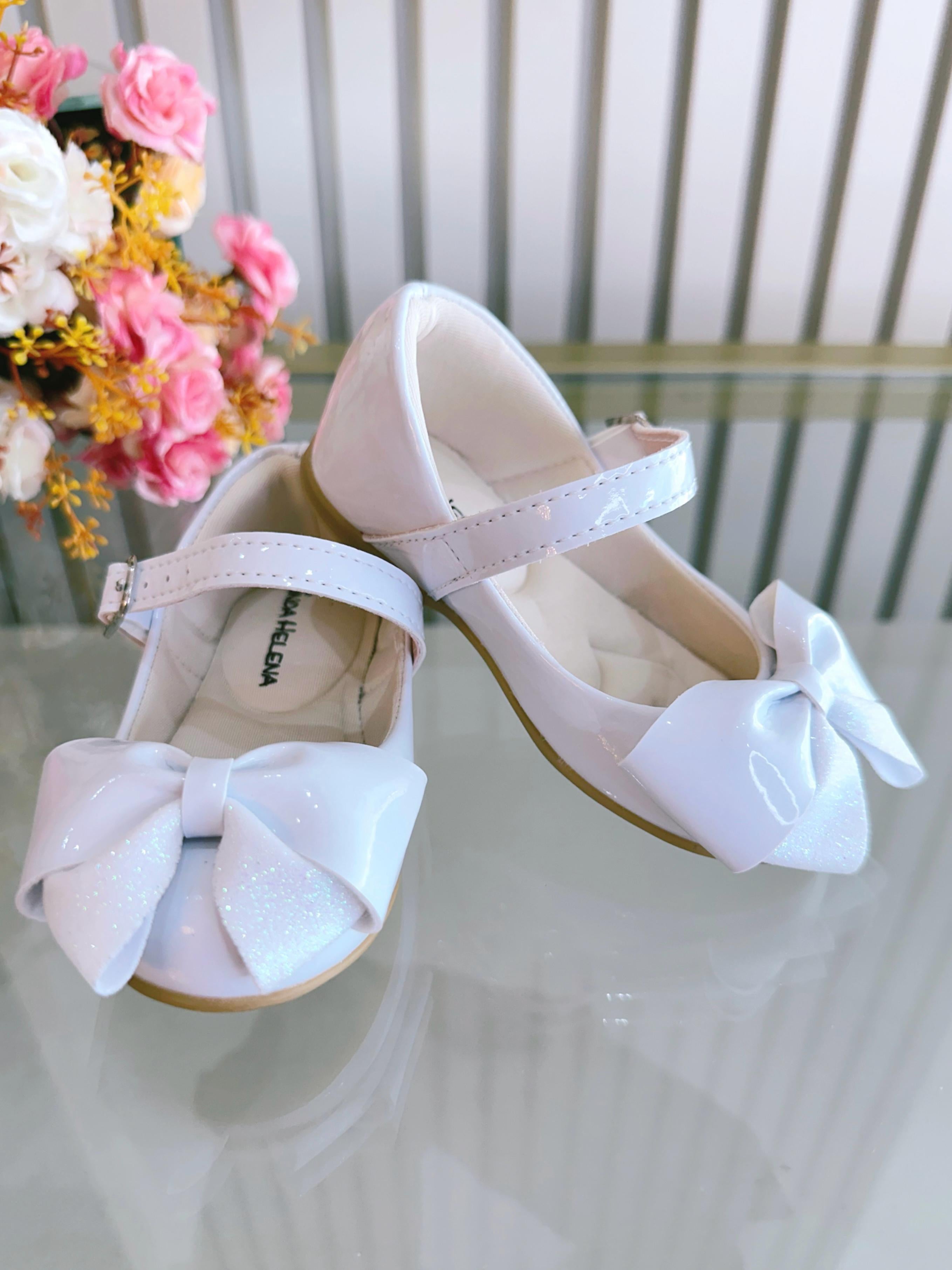 Sapatinho Branco Verniz Luxo Com Aplique de Lacinho