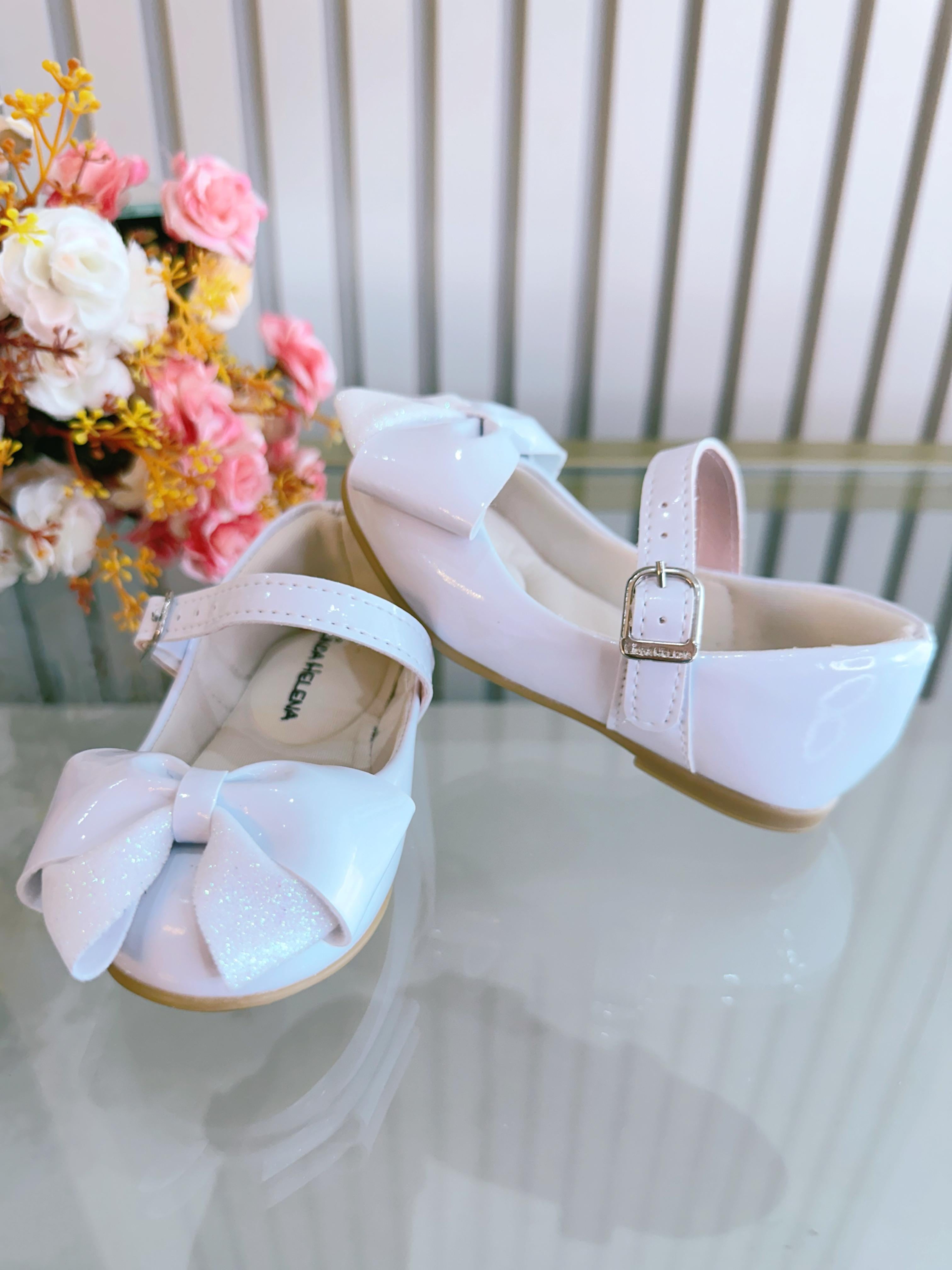 Sapatinho Branco Verniz Luxo Com Aplique de Lacinho