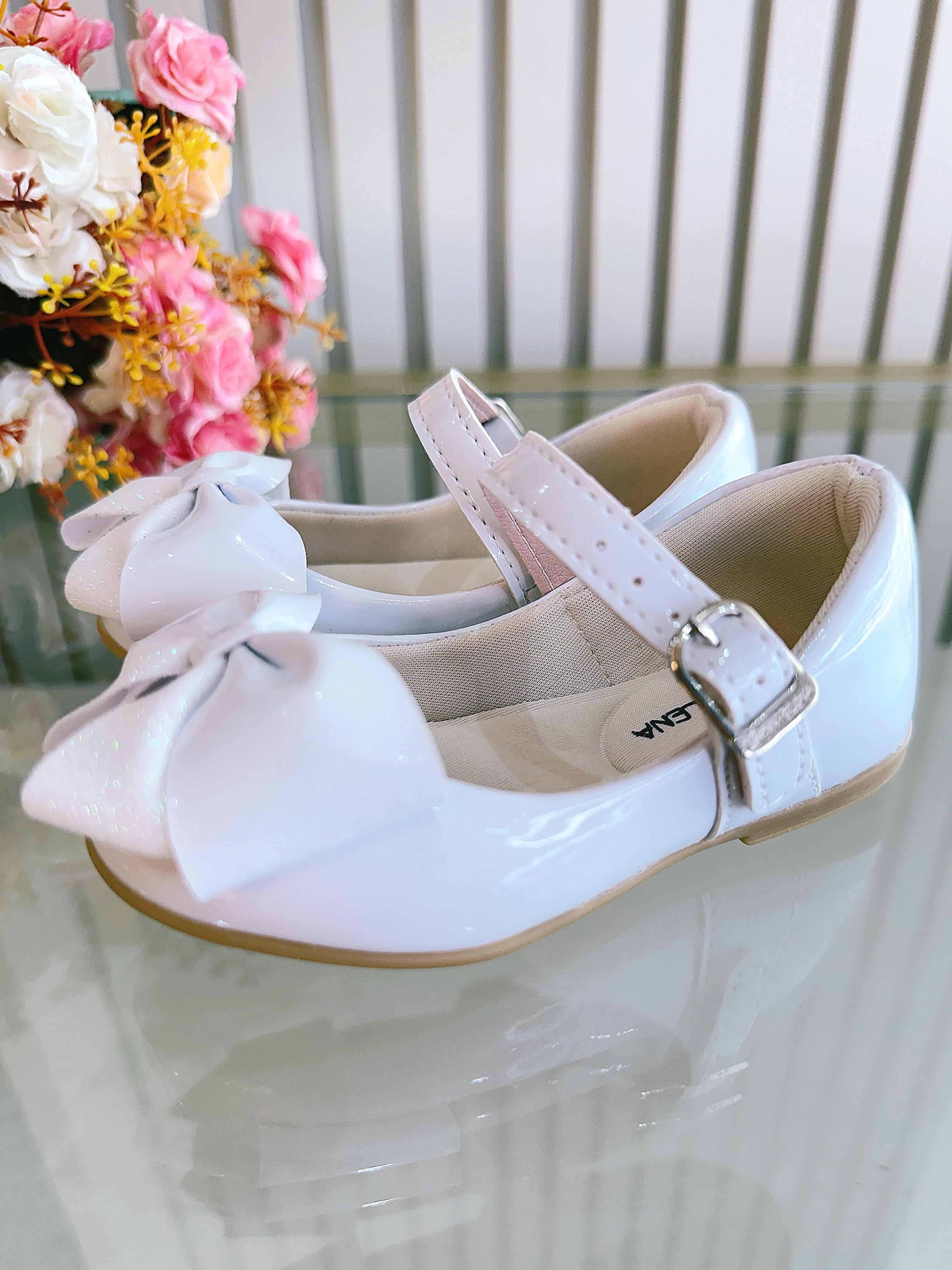 Sapatinho Branco Verniz Luxo Com Aplique de Lacinho