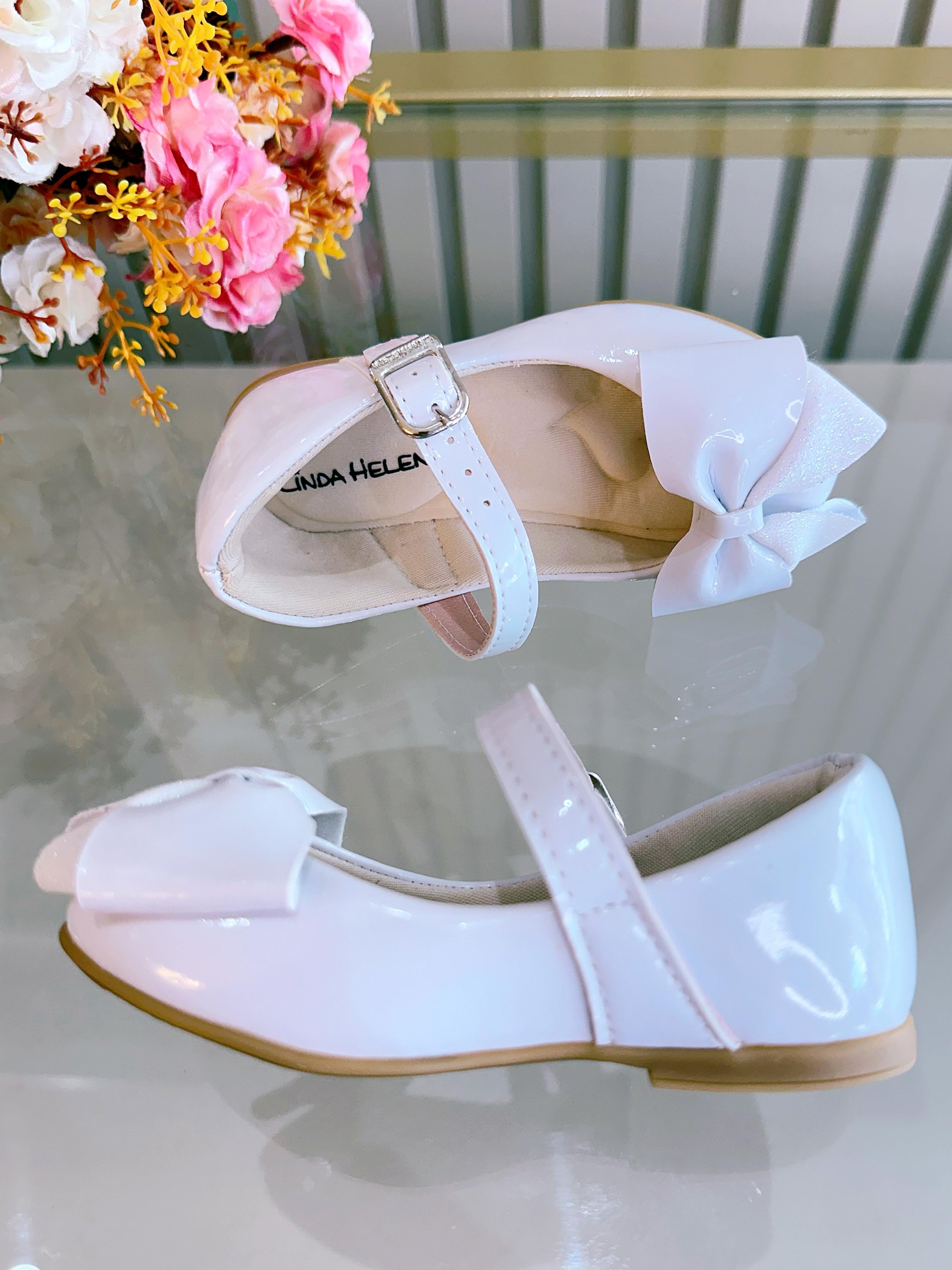 Sapatinho Branco Verniz Luxo Com Aplique de Lacinho