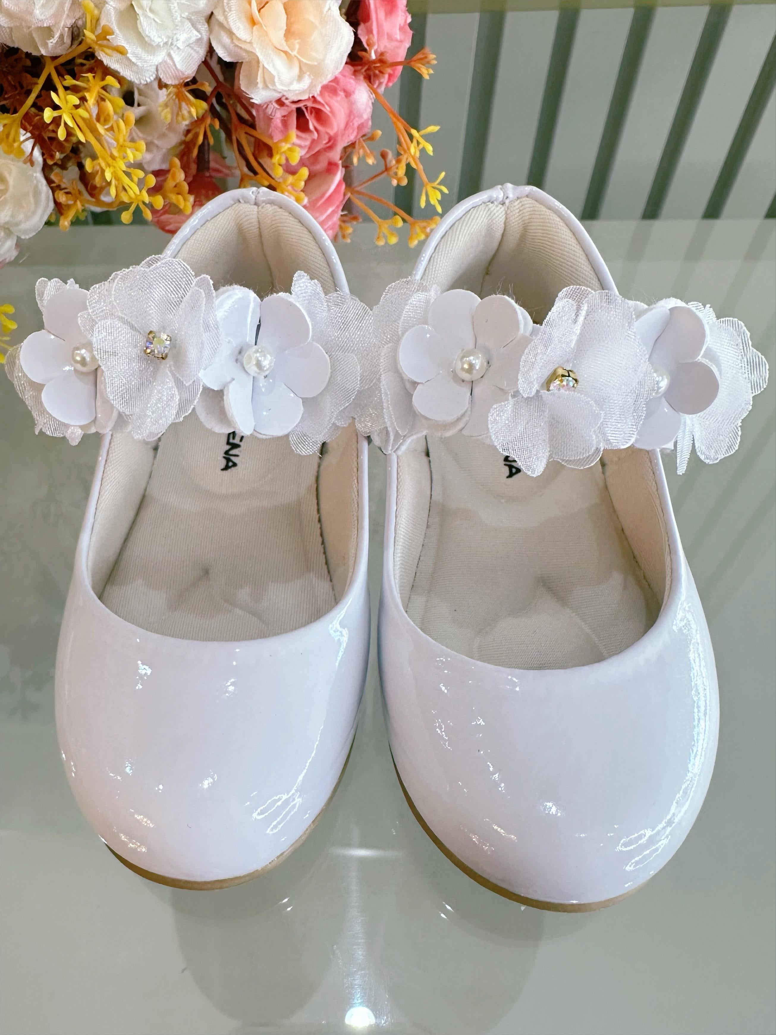 Sapatinho Infantil Branco Verniz Com Aplique de Flores Luxo