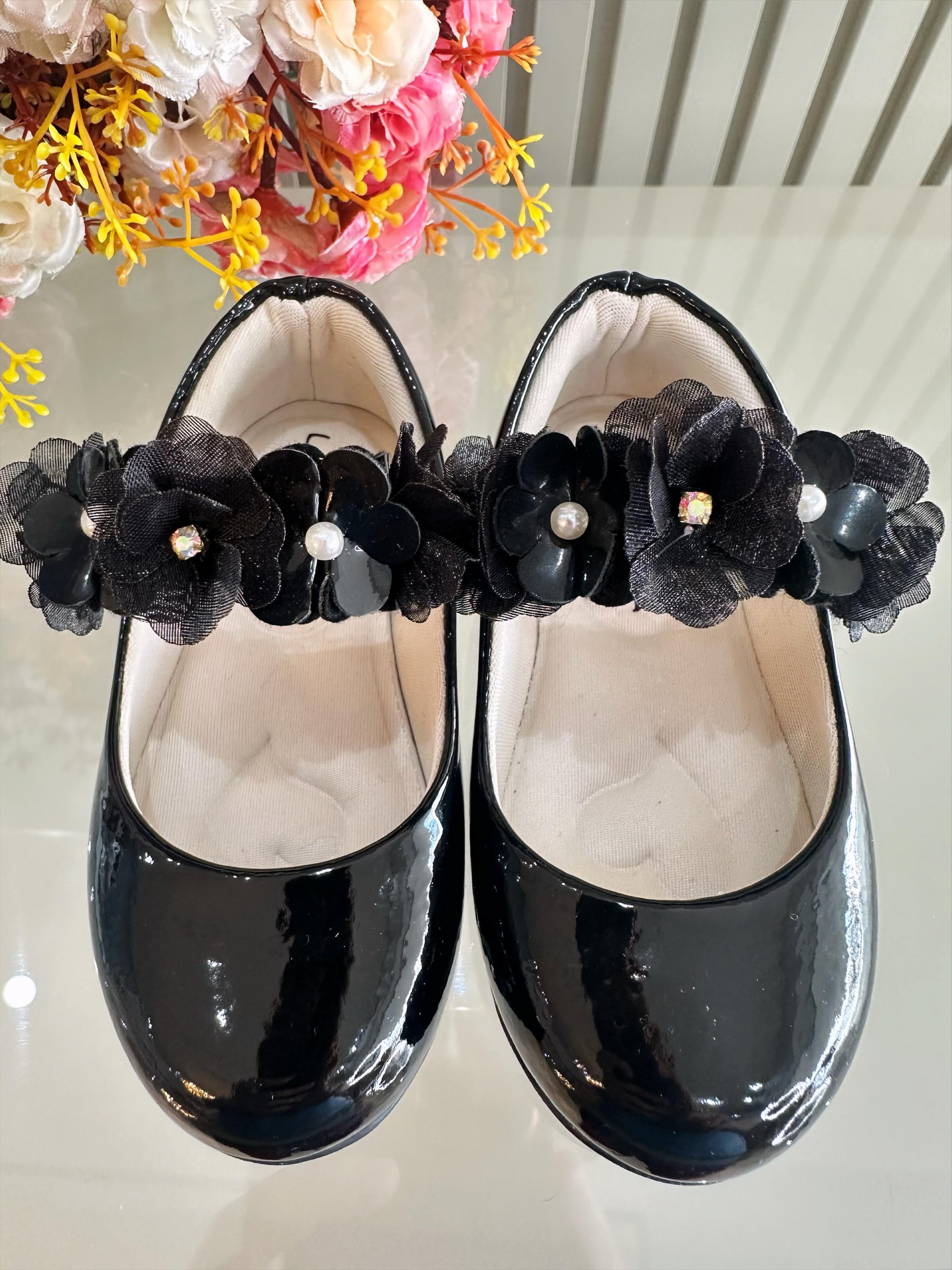 Sapatinho Infantil Preto Verniz Com Aplique de Flores Luxo