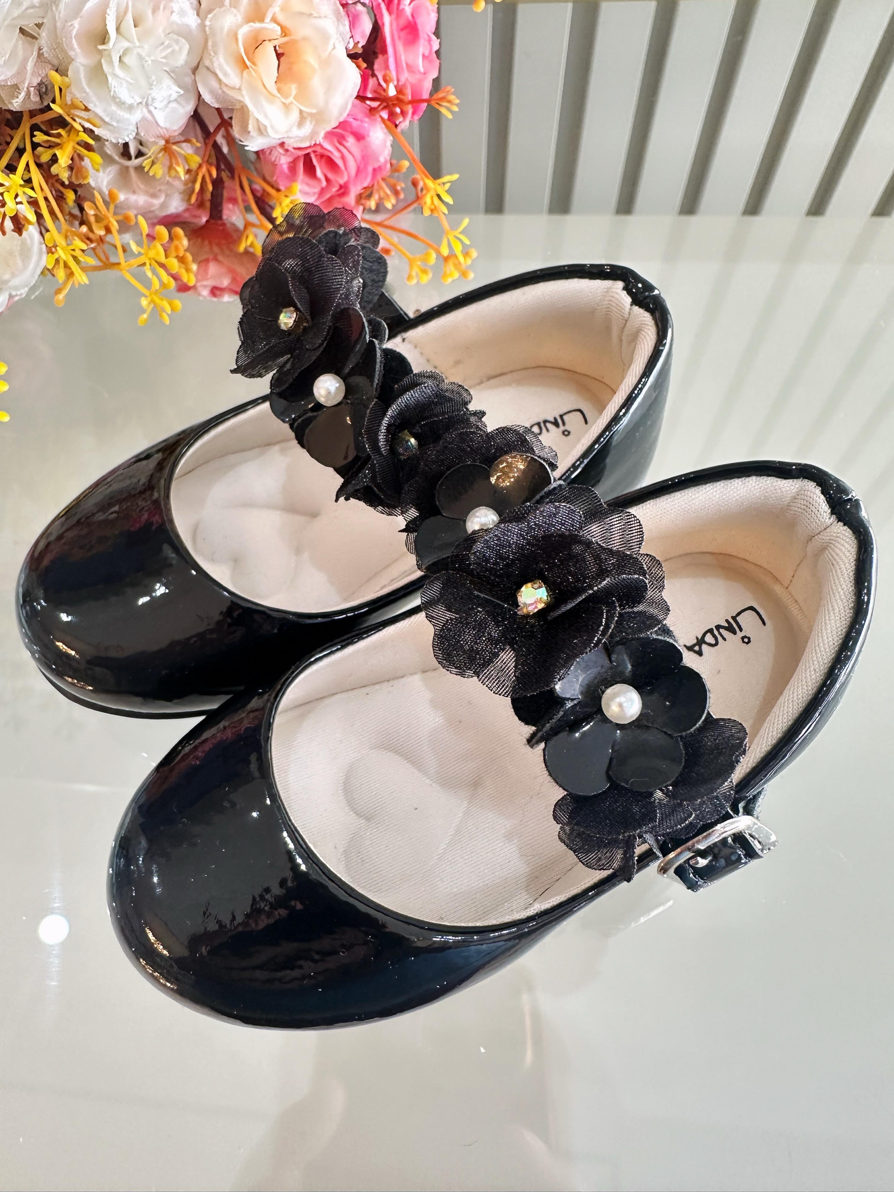 Sapatinho Infantil Preto Verniz Com Aplique de Flores Luxo