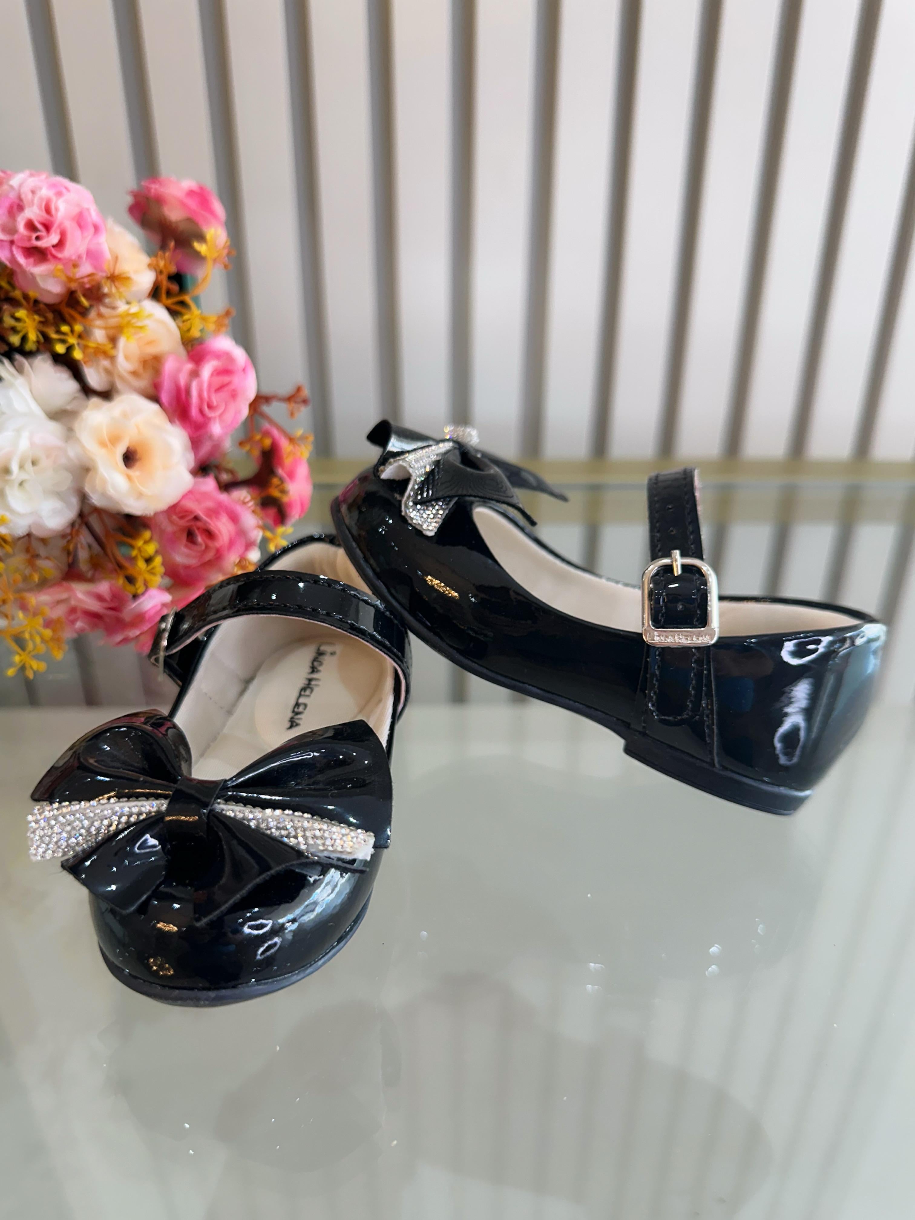 Sapatinho Preto Verniz Aplique de Lacinho Com Strass Luxo