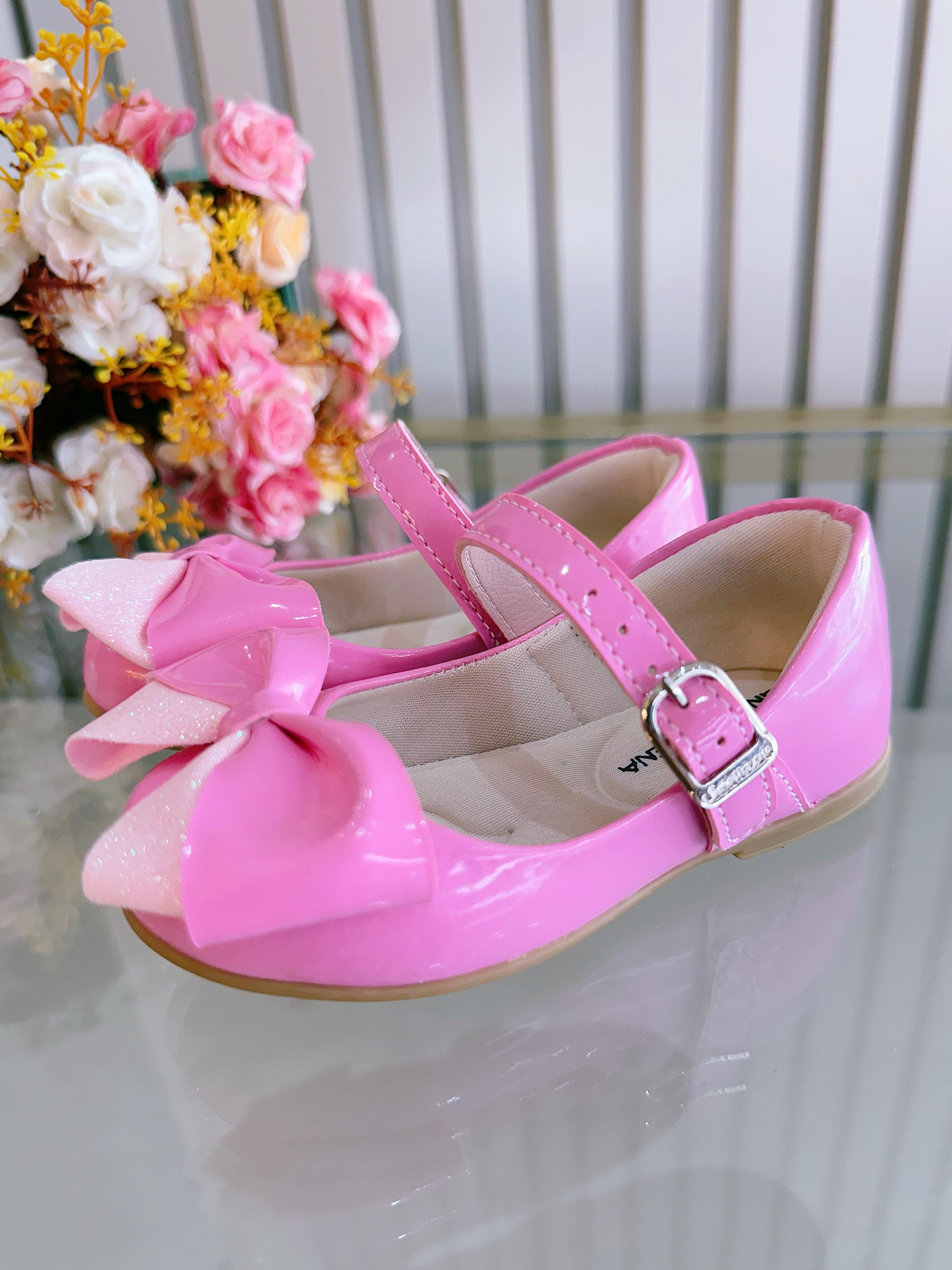 Sapatinho Rosa Chiclete Verniz Com Aplique de Lacinho Luxo