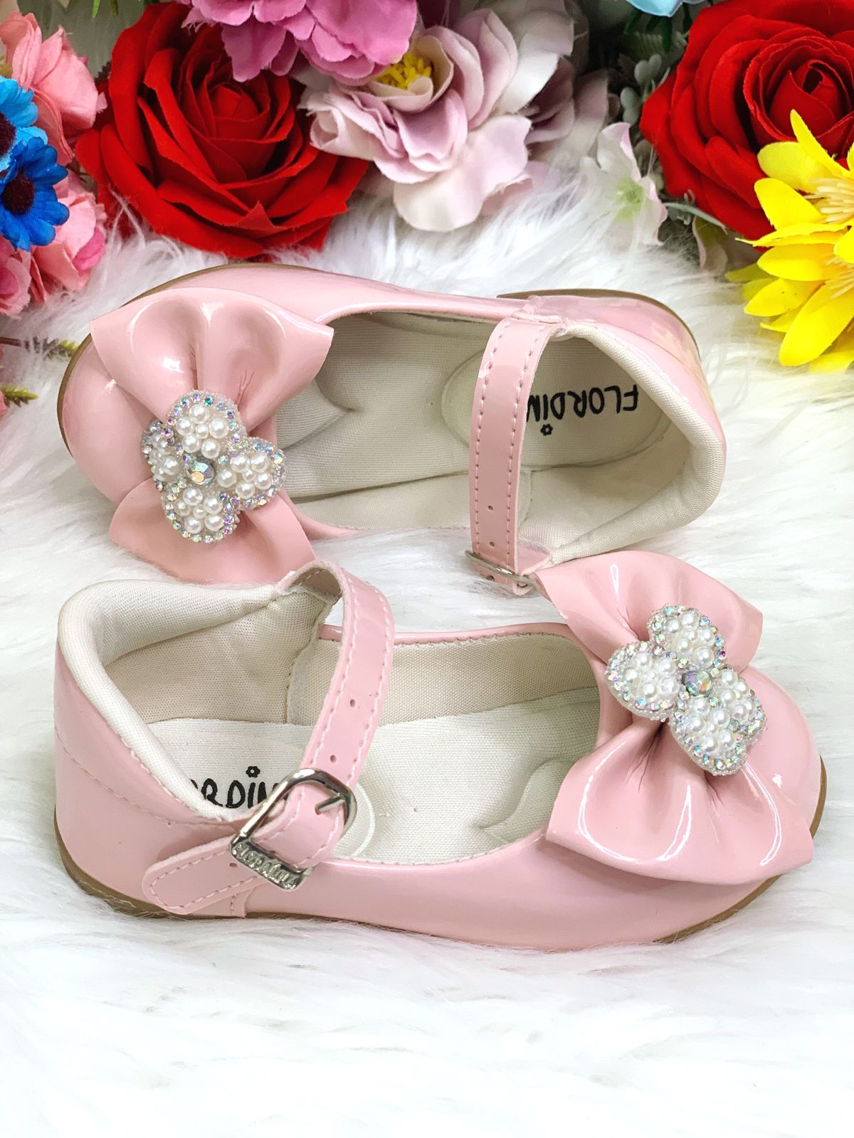 Sapatinho Rosa Verniz C/ Lacinho e Flor Strass e Pérolas
