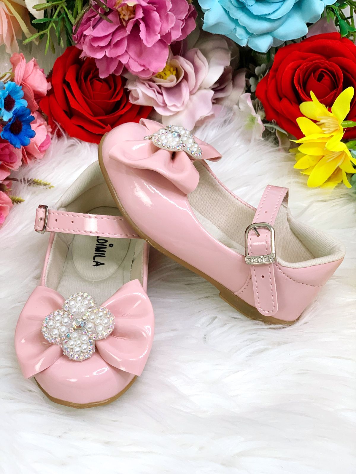Sapatinho Rosa Verniz C/ Lacinho e Flor Strass e Pérolas