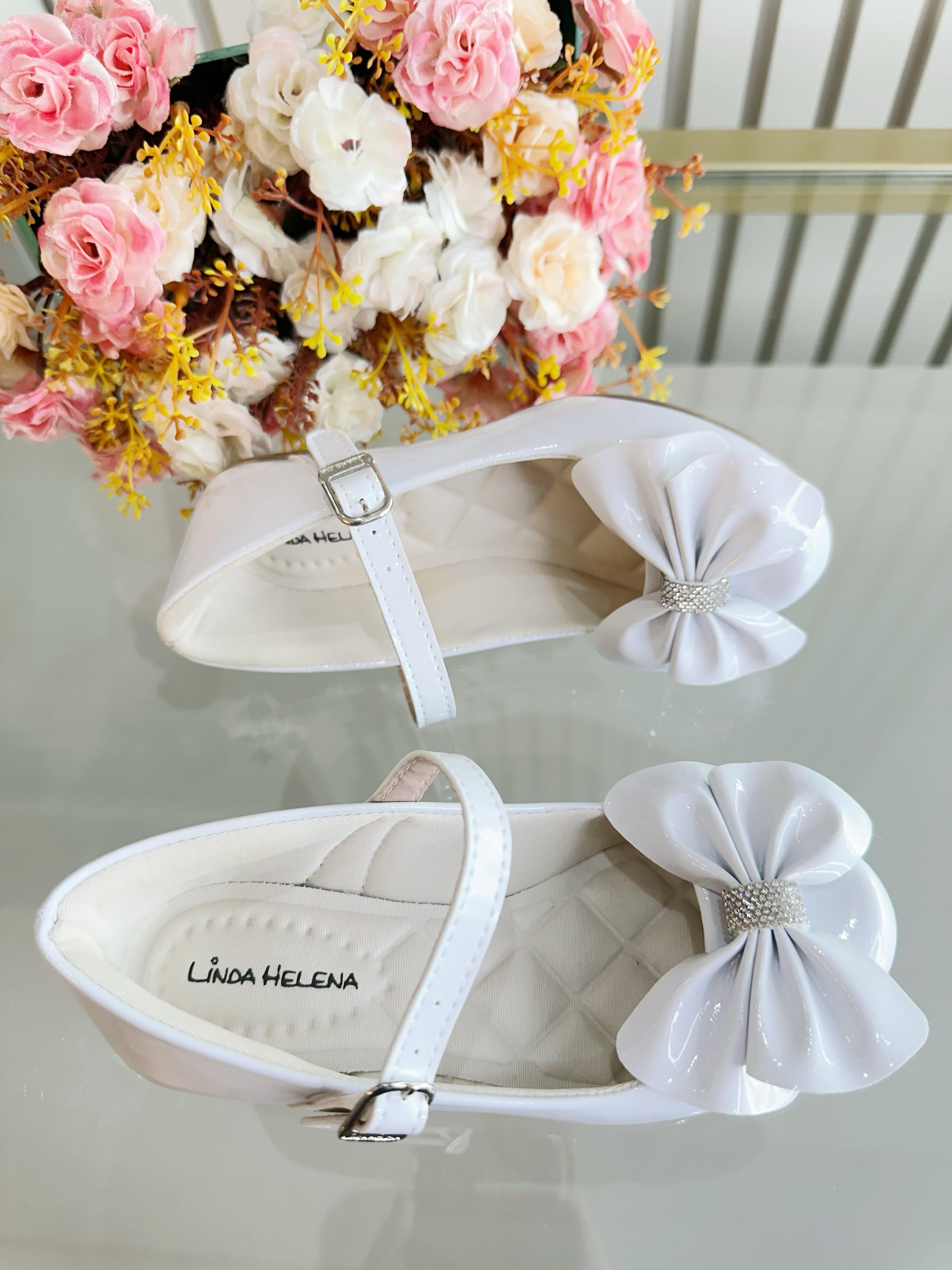 Sapatinho C/ Salto Branco Verniz Aplique de Lacinho e Strass