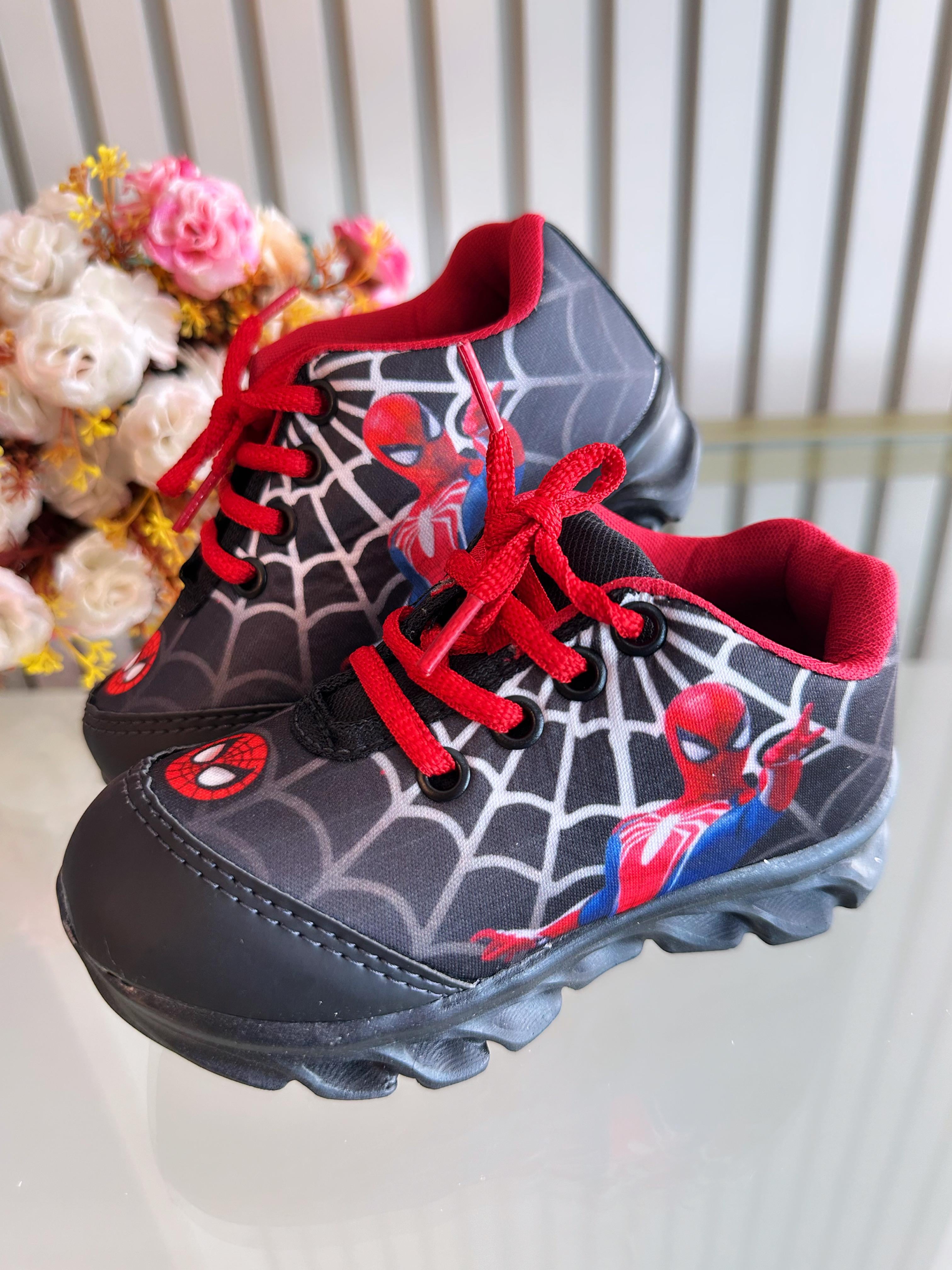 Tênis Meninos Temático Homem Aranha Preto Com Leds