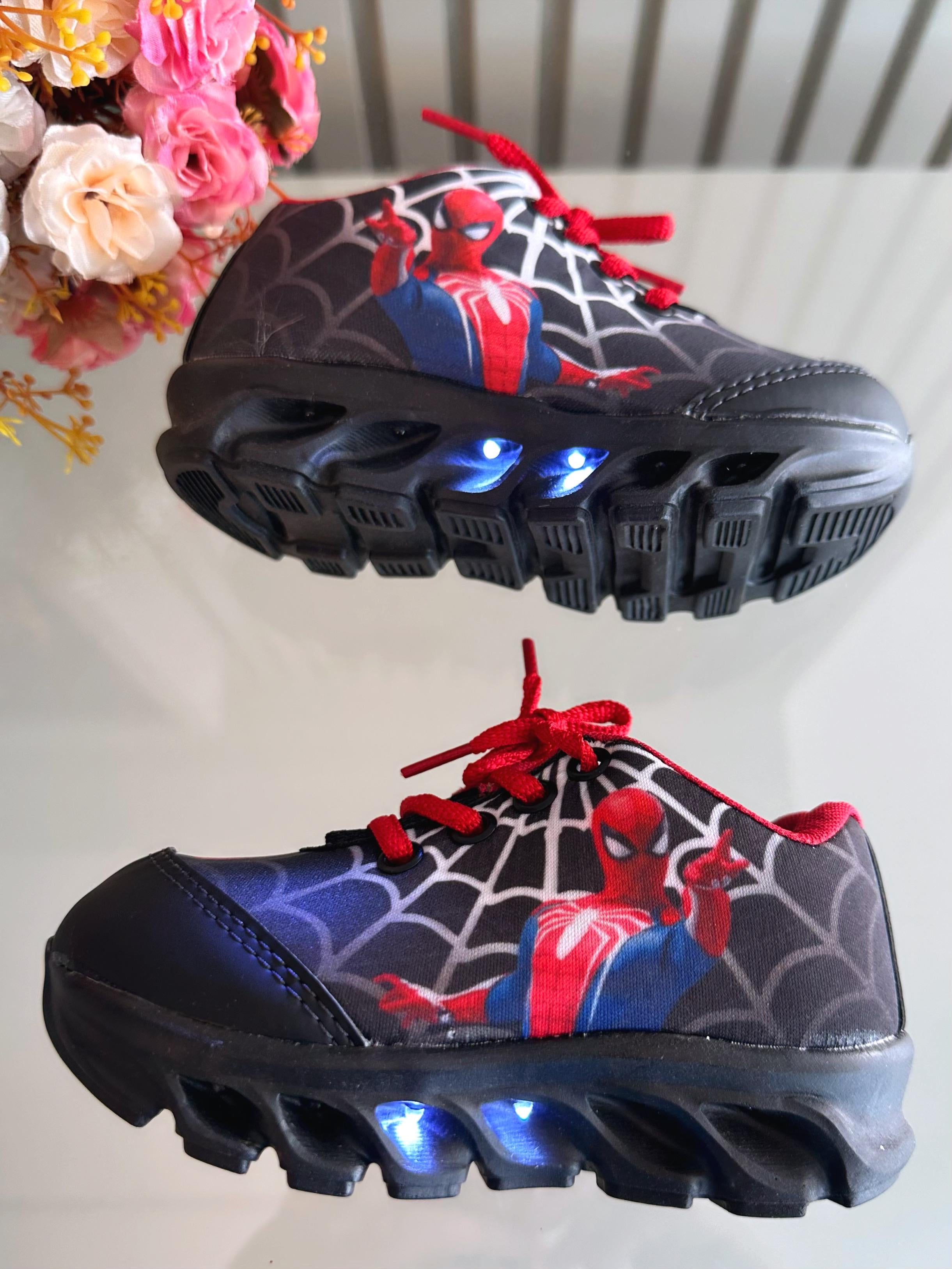 Tênis Meninos Temático Homem Aranha Preto Com Leds