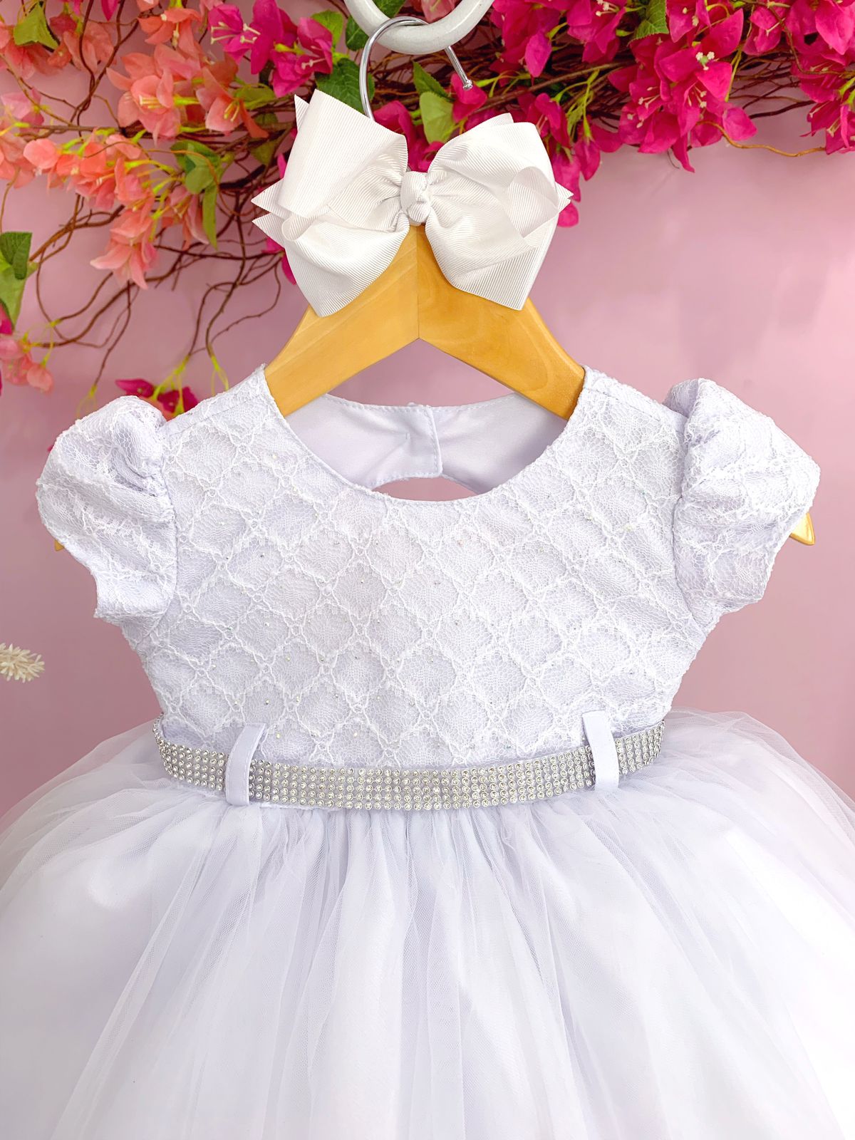 Vestido Infantil Branco Com Renda e Peito Strass Batizados