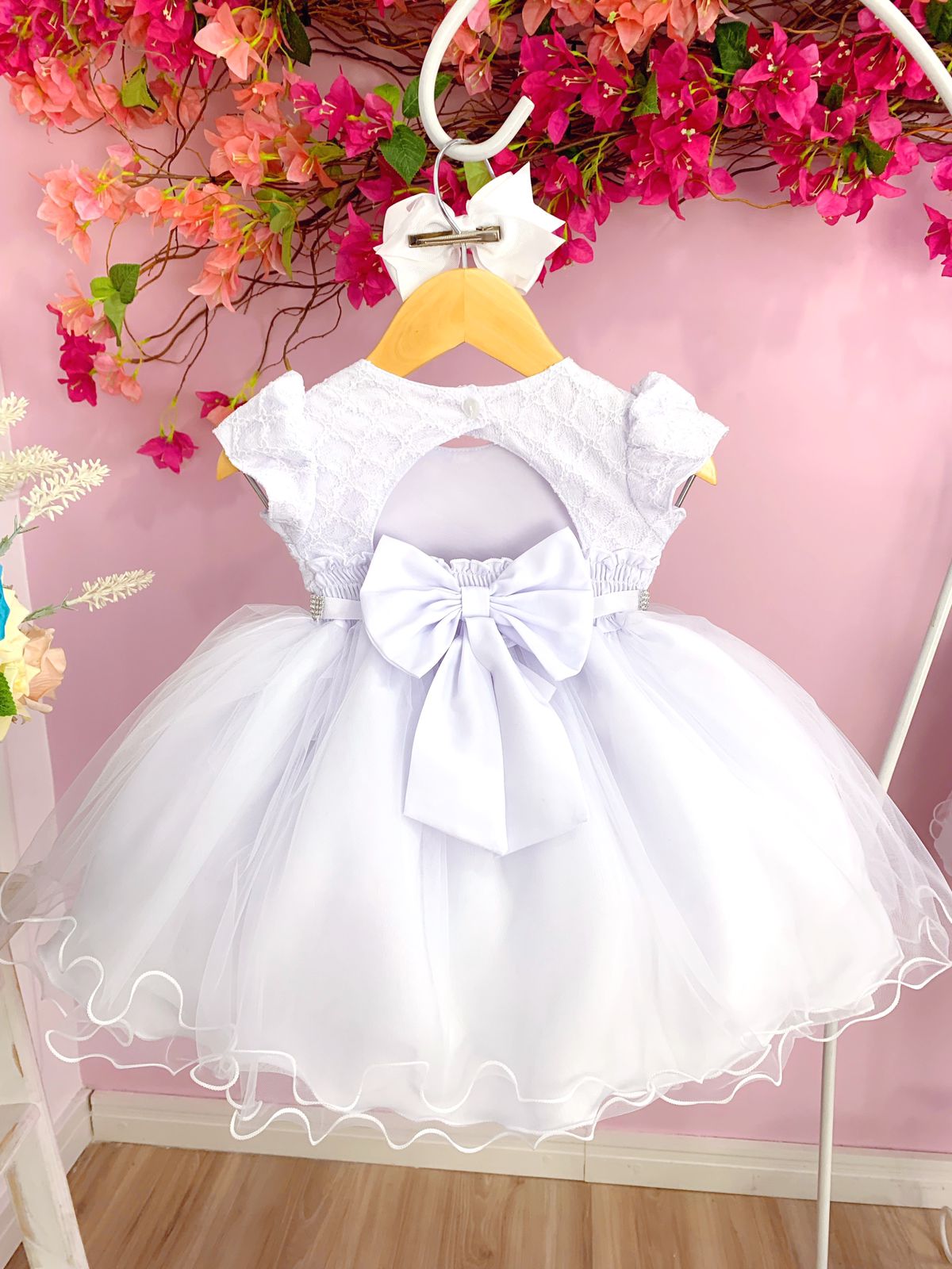 Vestido Infantil Branco Com Renda e Peito Strass Batizados