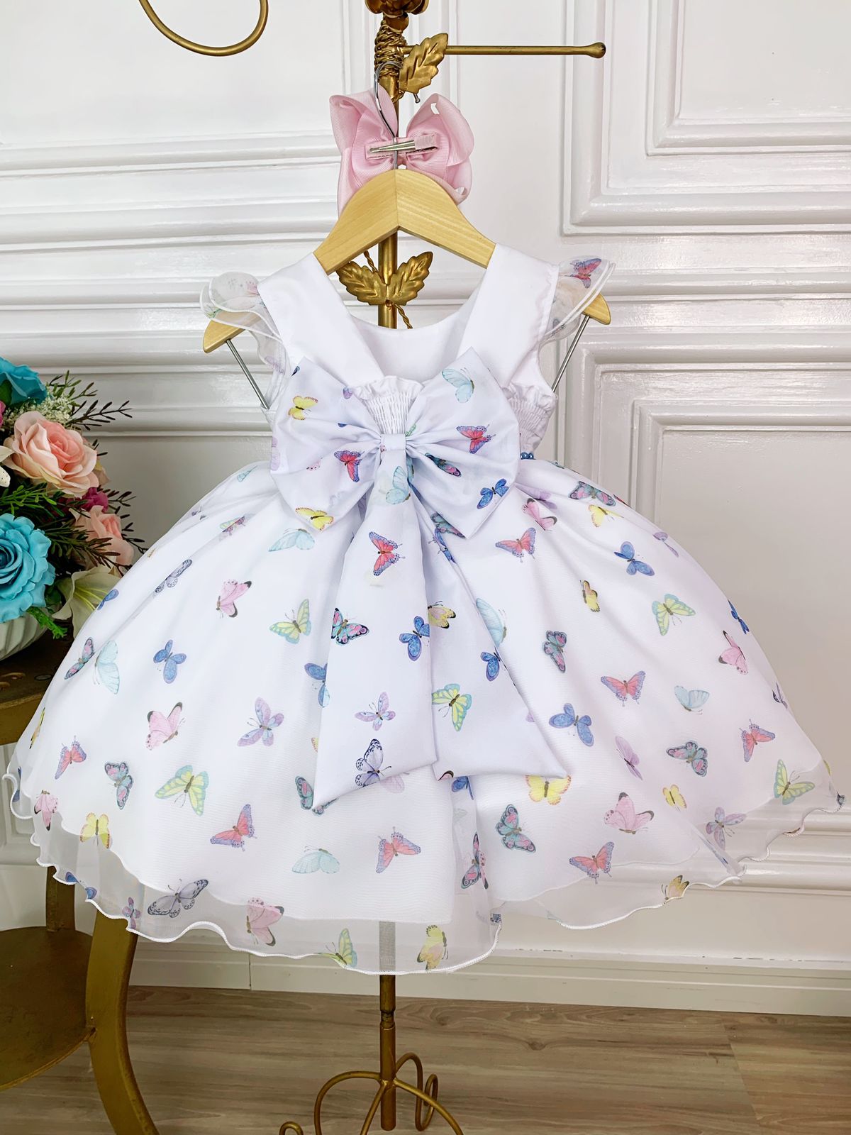 Vestido Infantil Branco Borboletas Coloridas Peito Plissado