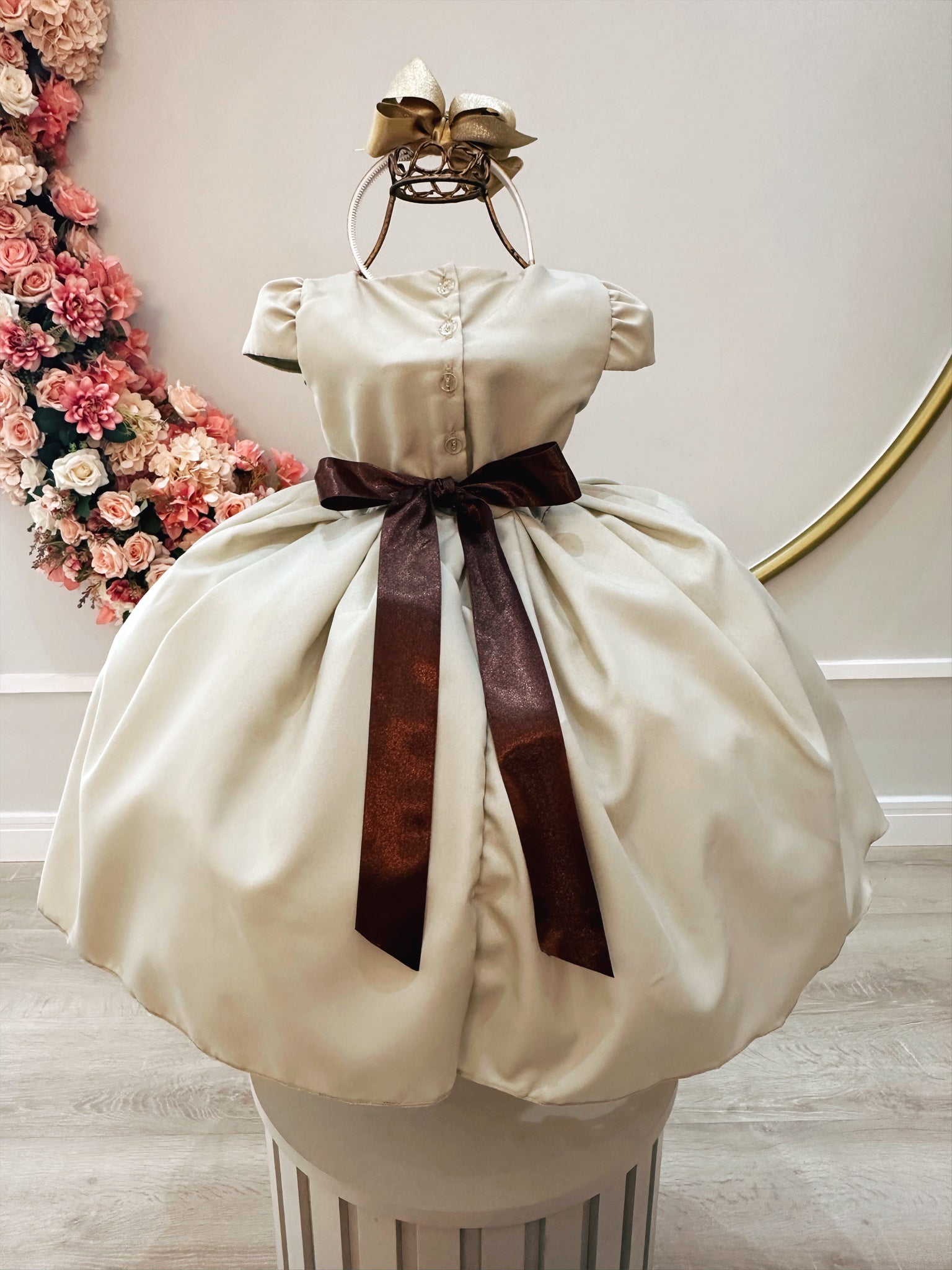 Vestido Infantil Cor Camurça C/ Bolero Cetim Broche de Laço