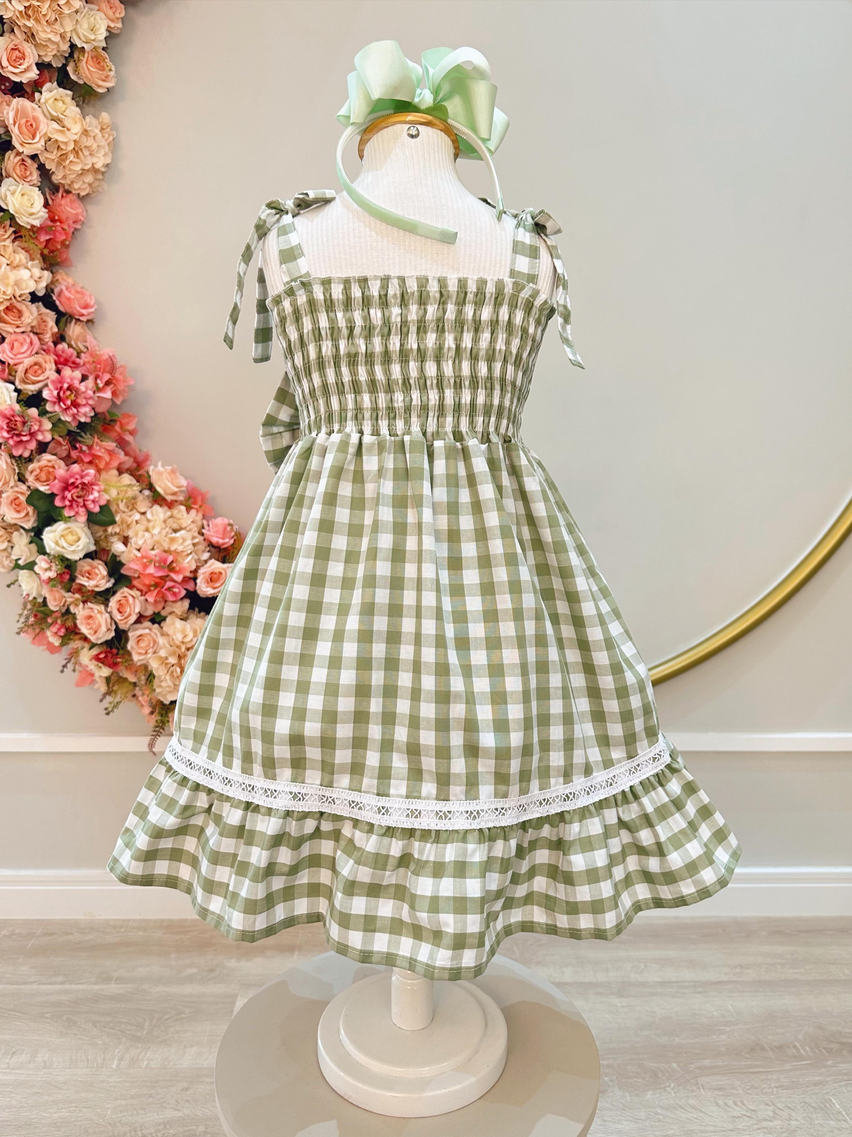 Vestido Infantil de Alça Xadrez Verde Claro C/ Broche Casual