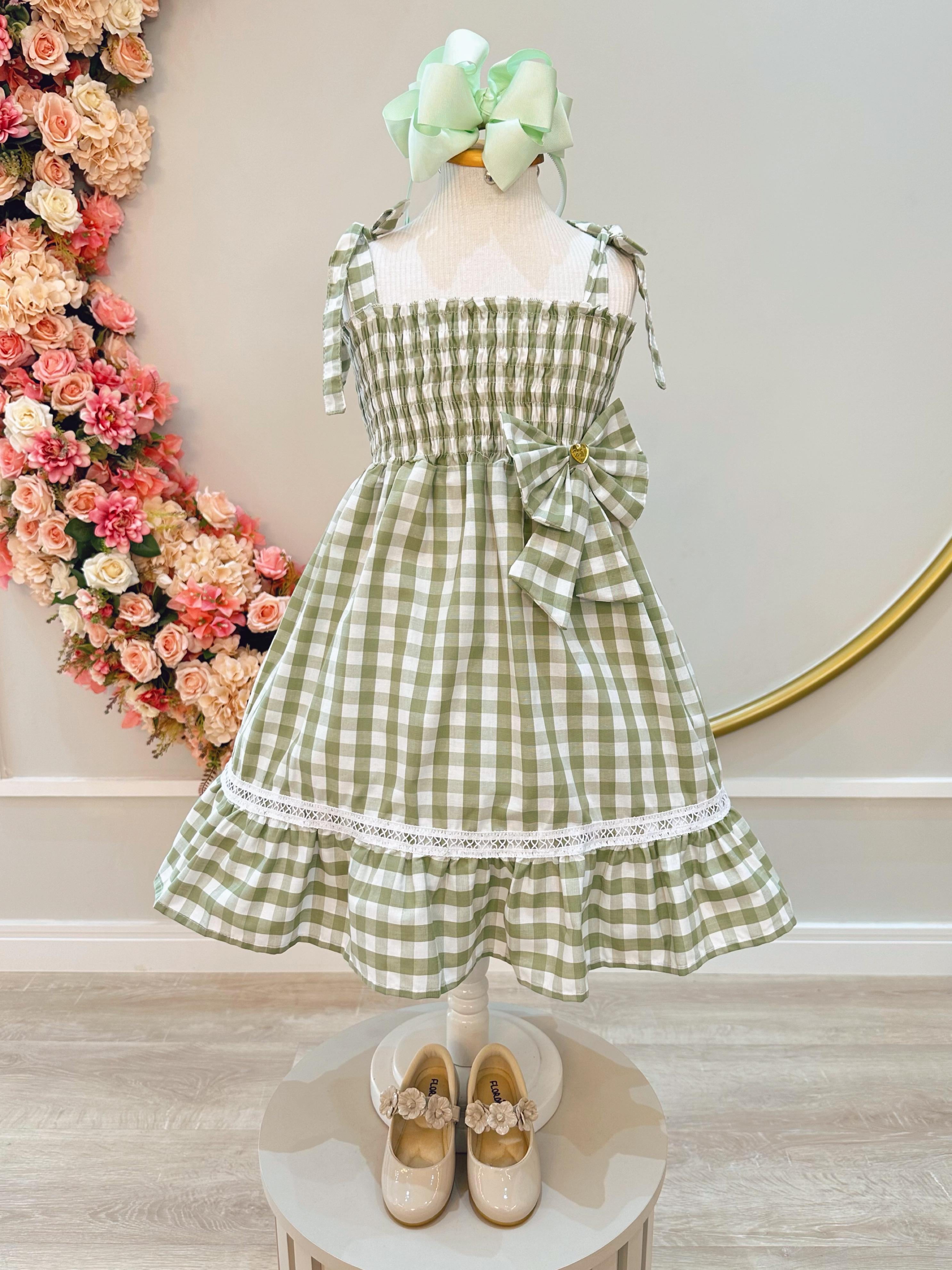 Vestido Infantil de Alça Xadrez Verde Claro C/ Broche Casual
