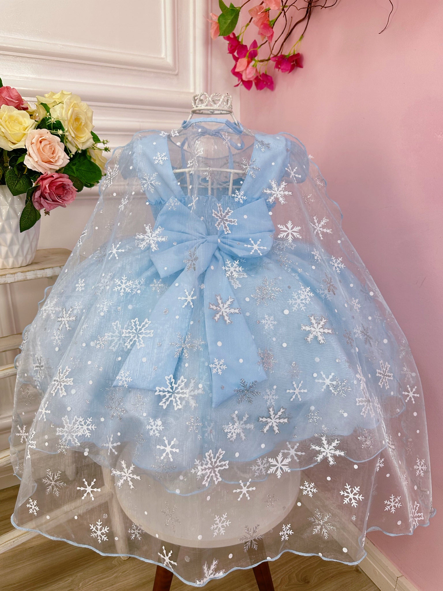 Vestido Infantil Frozen Princesas C/ Capa e Cinto de Pérolas