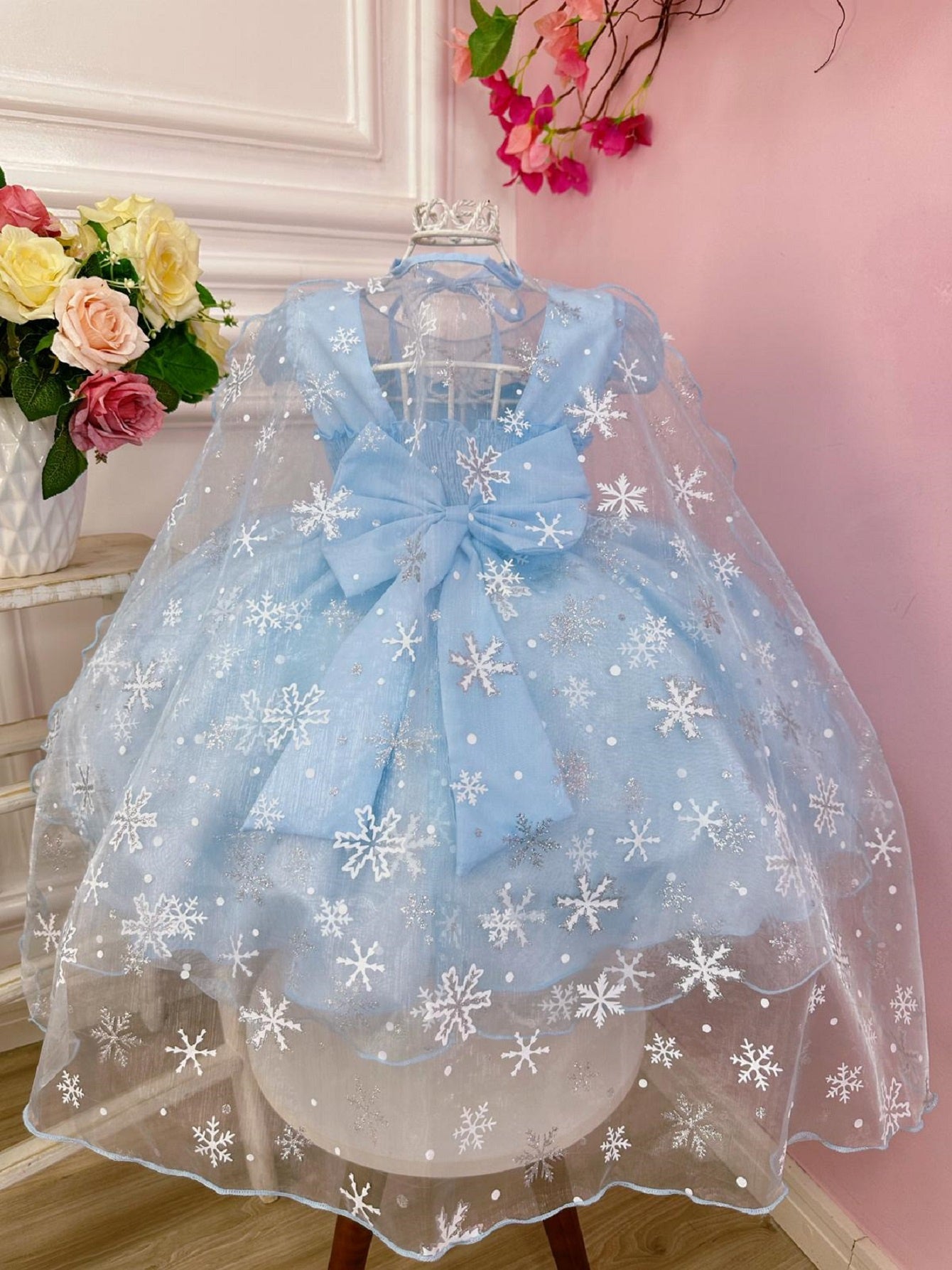 Vestido Infantil Frozen Princesas C/ Capa e Cinto de Pérolas