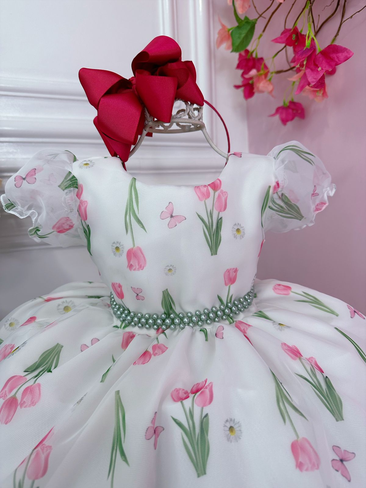 Vestido Infantil Off White Flores Tulipas e Cinto de Pérolas