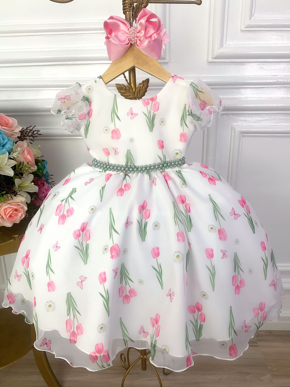 Vestido Infantil Off White Flores Tulipas e Cinto de Pérolas