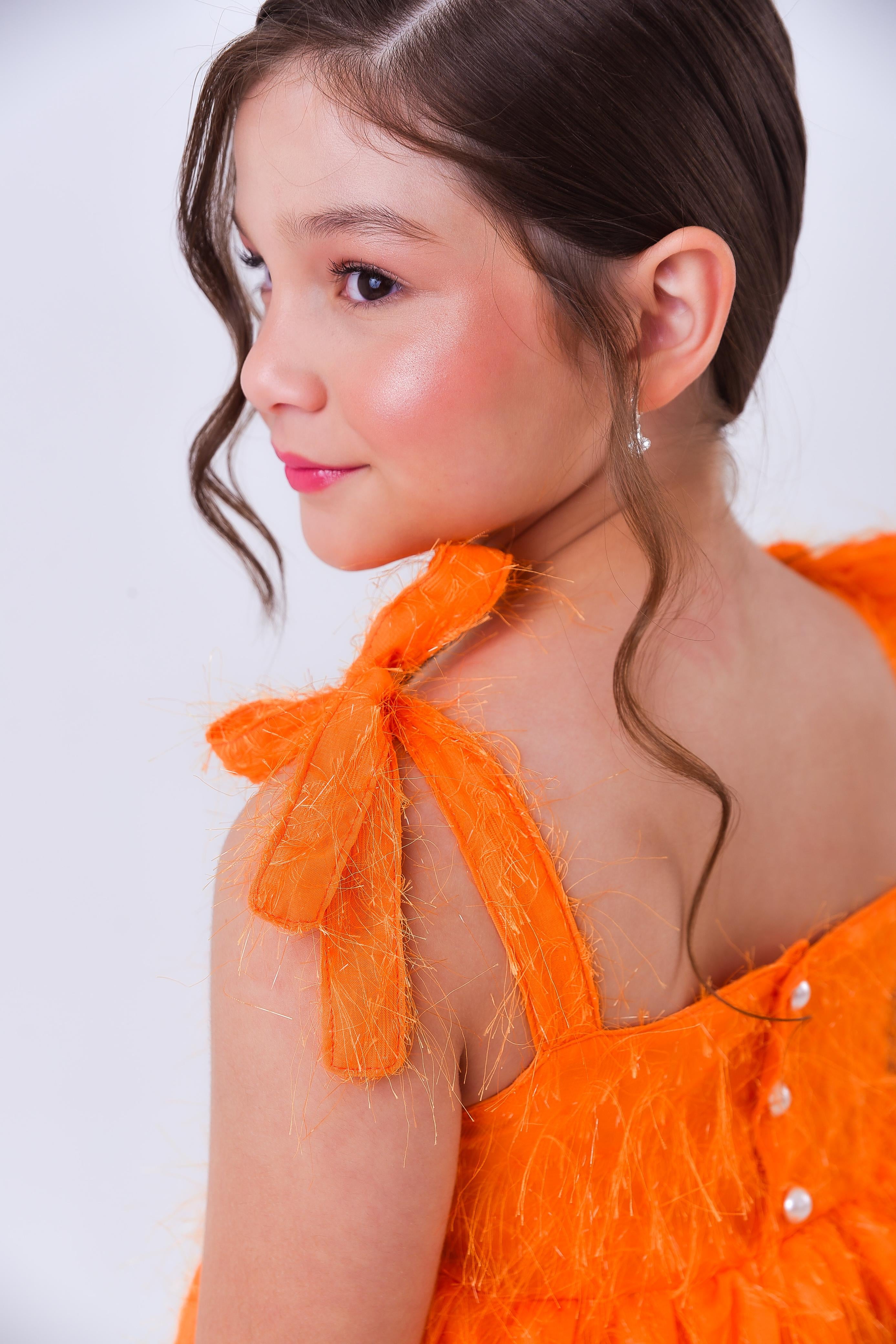 Vestido Infantil Laranja de Alça e Com Plumas Luxo