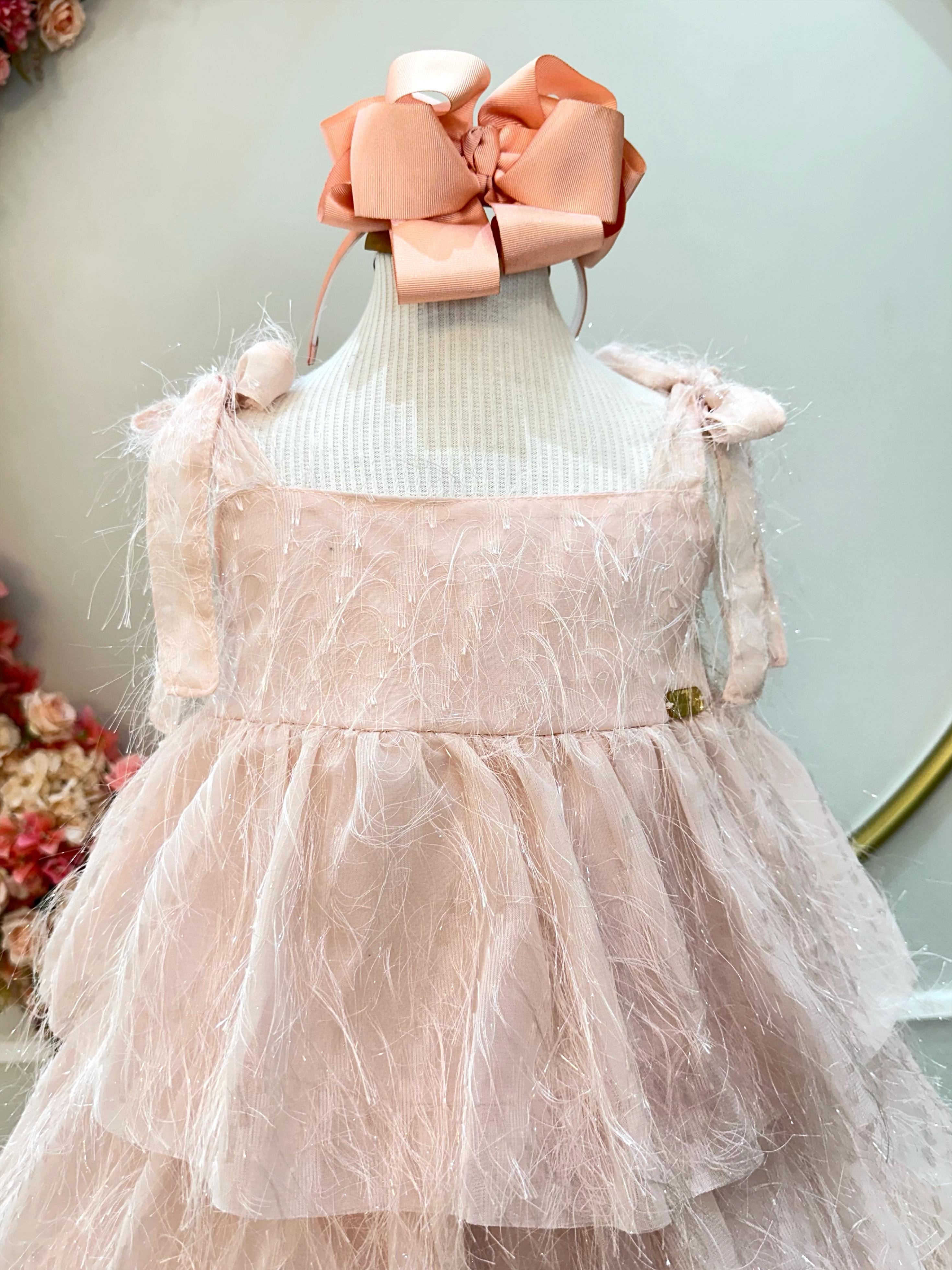 Vestido Infantil Pêssego de Alça e Com Plumas Luxo