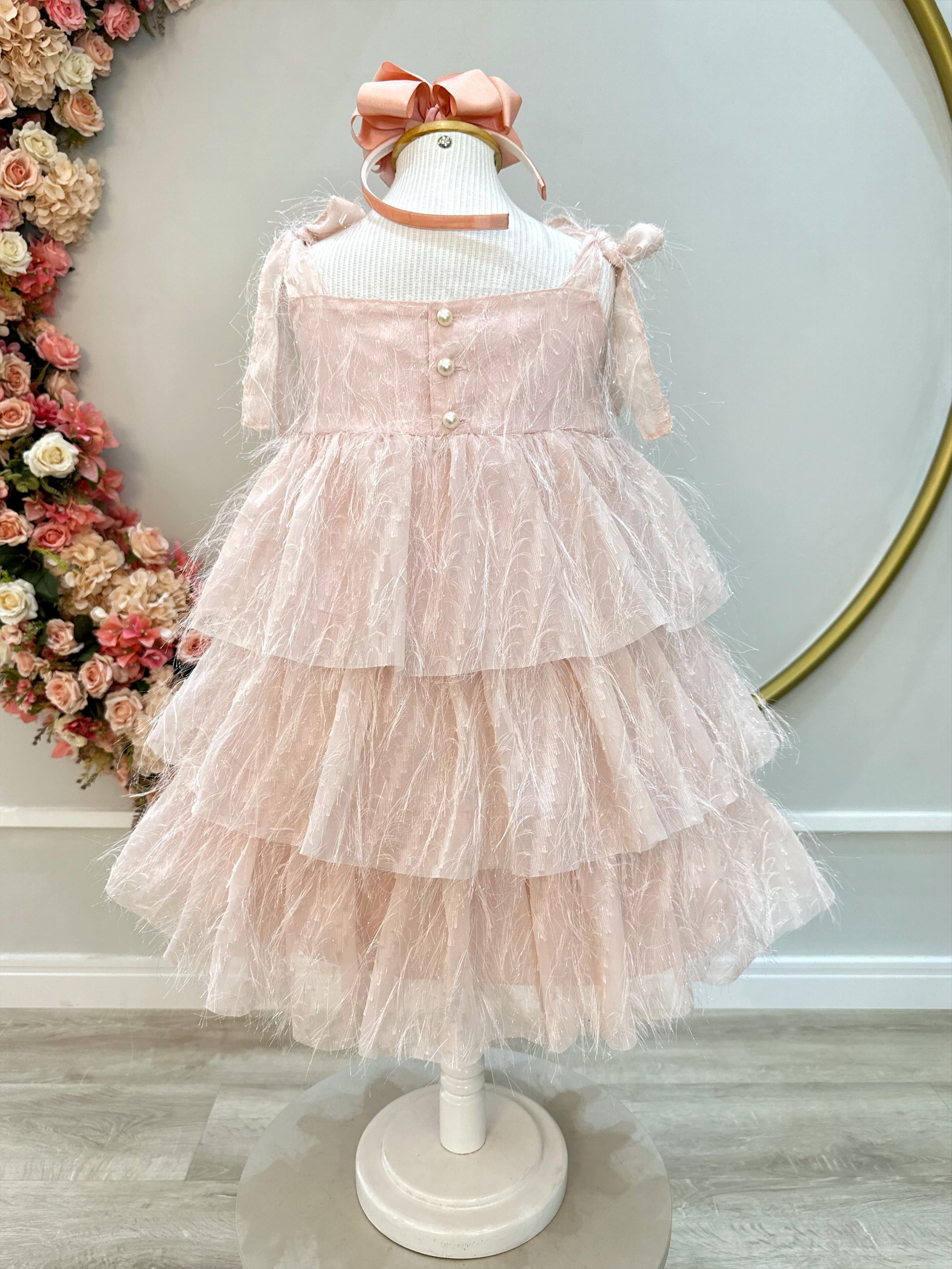 Vestido Infantil Pêssego de Alça e Com Plumas Luxo