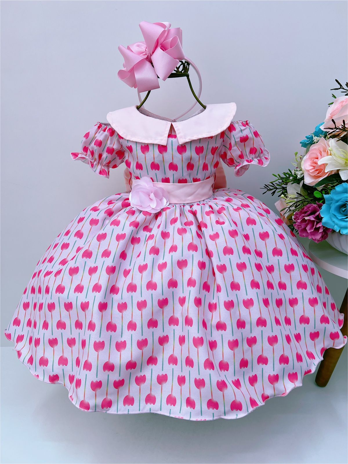 Vestido Infantil Rosa Florido Gola Boneca C/ Cinto e Broche