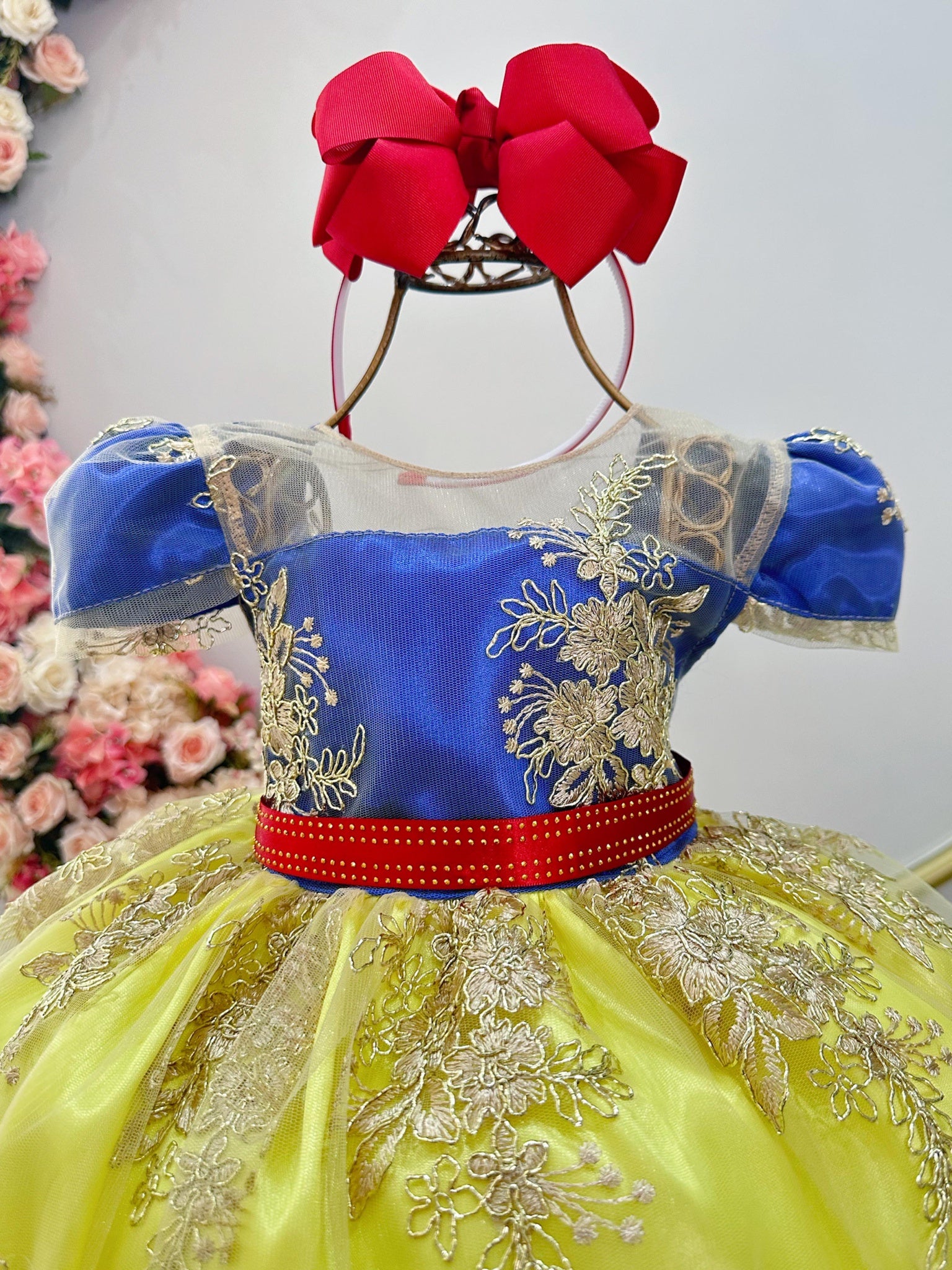 Vestido Infantil Branca de Neve Com Renda Dourada Festas
