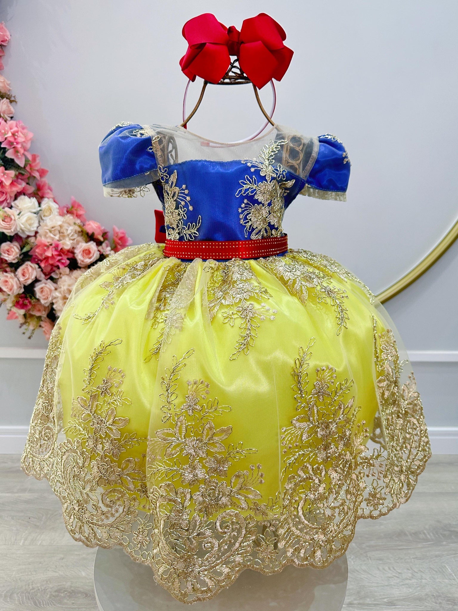 Vestido Infantil Branca de Neve Com Renda Dourada Festas