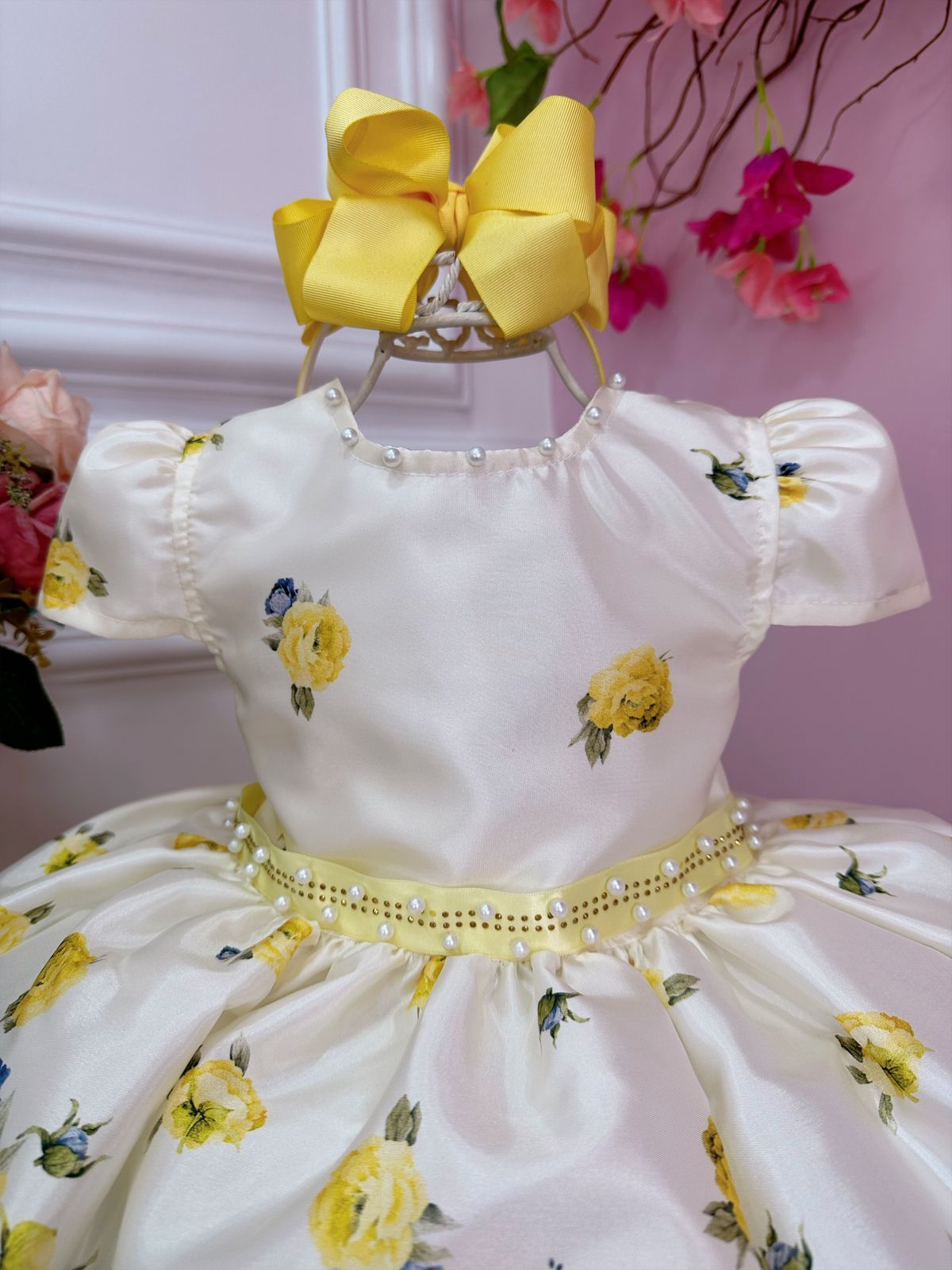 Vestido Infantil Marfim Florido Amarelo C/ Cinto de Pérolas