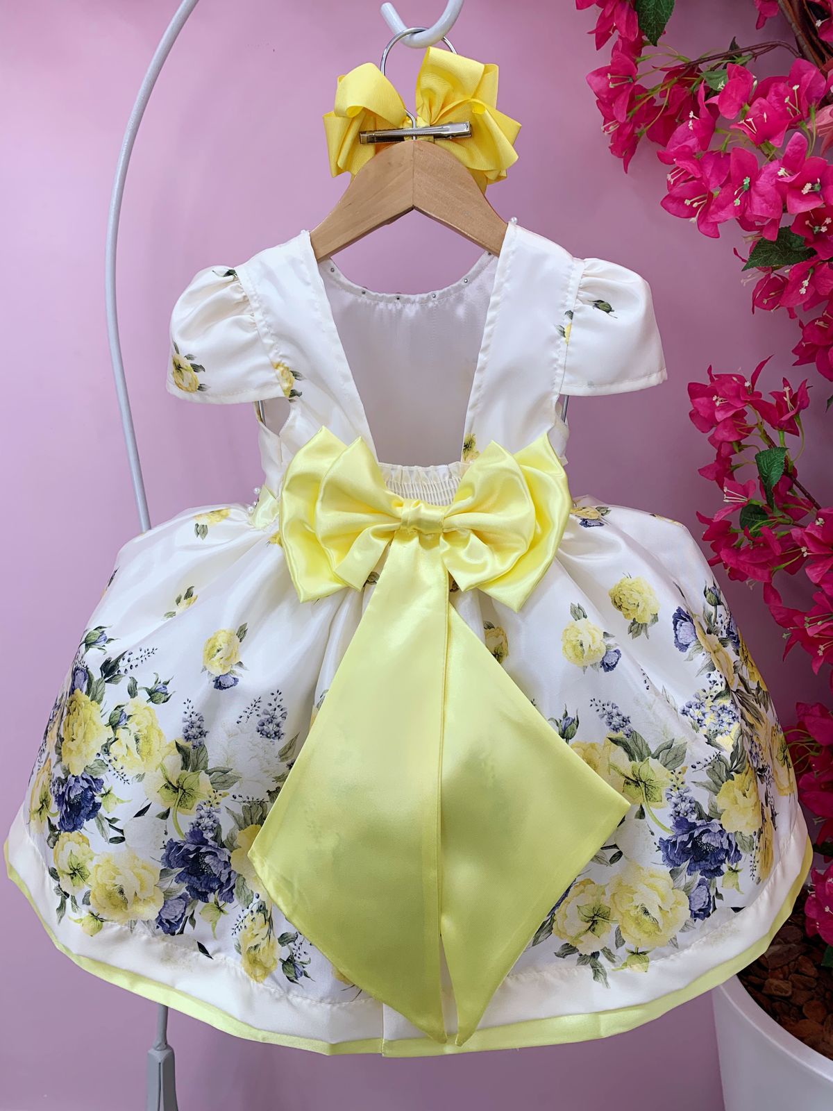 Vestido Infantil Marfim Florido Amarelo C/ Cinto de Pérolas